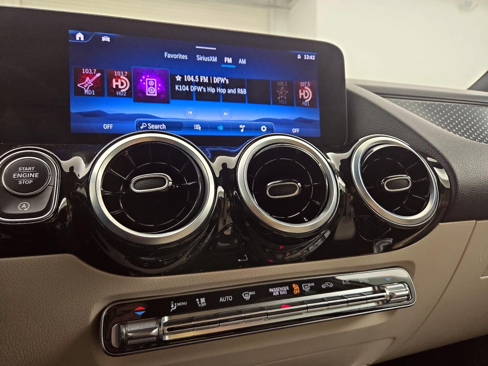 2025 Mercedes-Benz GLA GLA250 - Photo 17