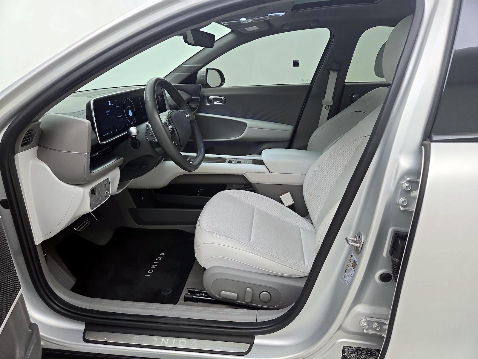 2024 Hyundai IONIQ 6 Limited - Photo 12