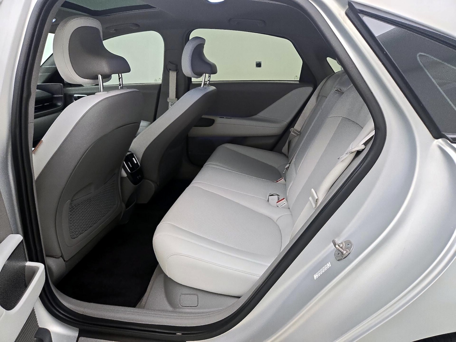 2024 Hyundai IONIQ 6 Limited - Photo 22