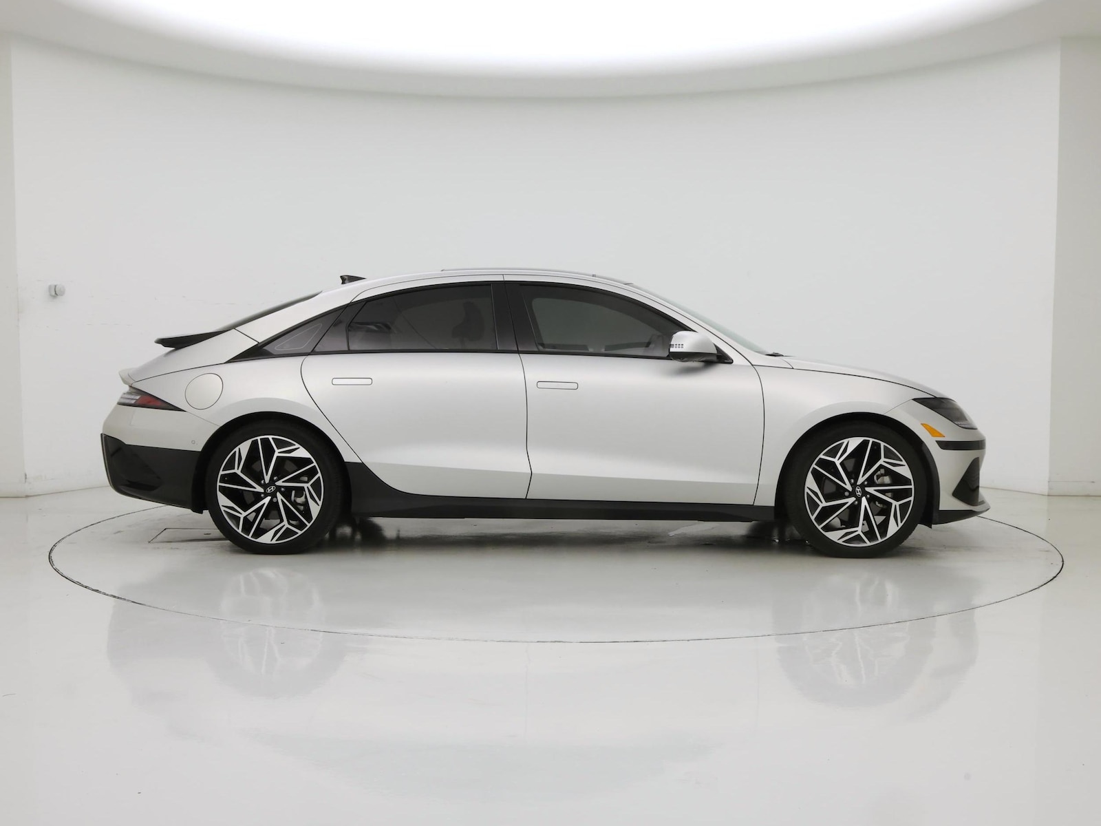 2024 Hyundai IONIQ 6 Limited - Photo 8