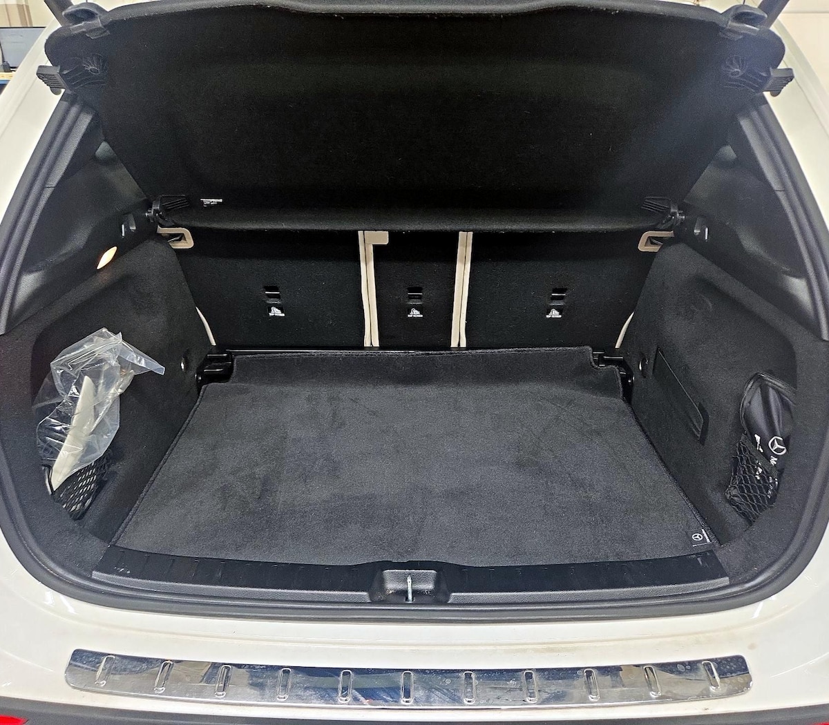 Trunk/Cargo (Seats Up)
