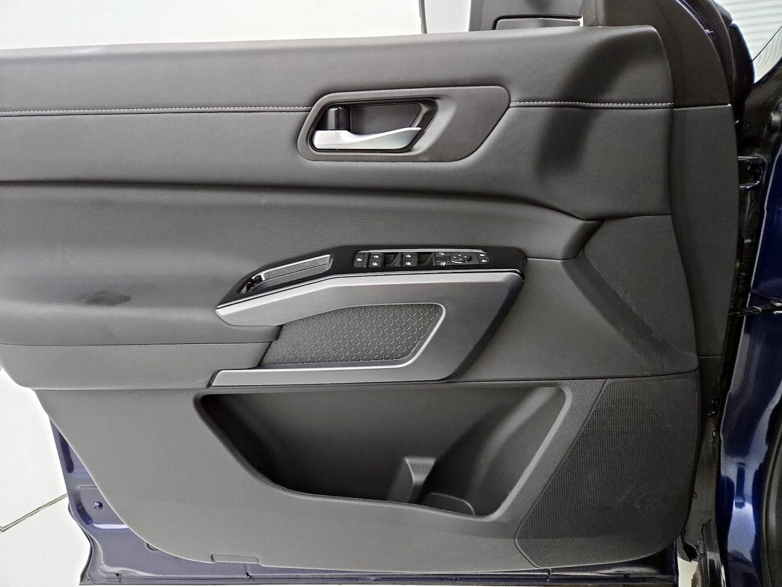2025 Nissan Pathfinder SL - Photo 13