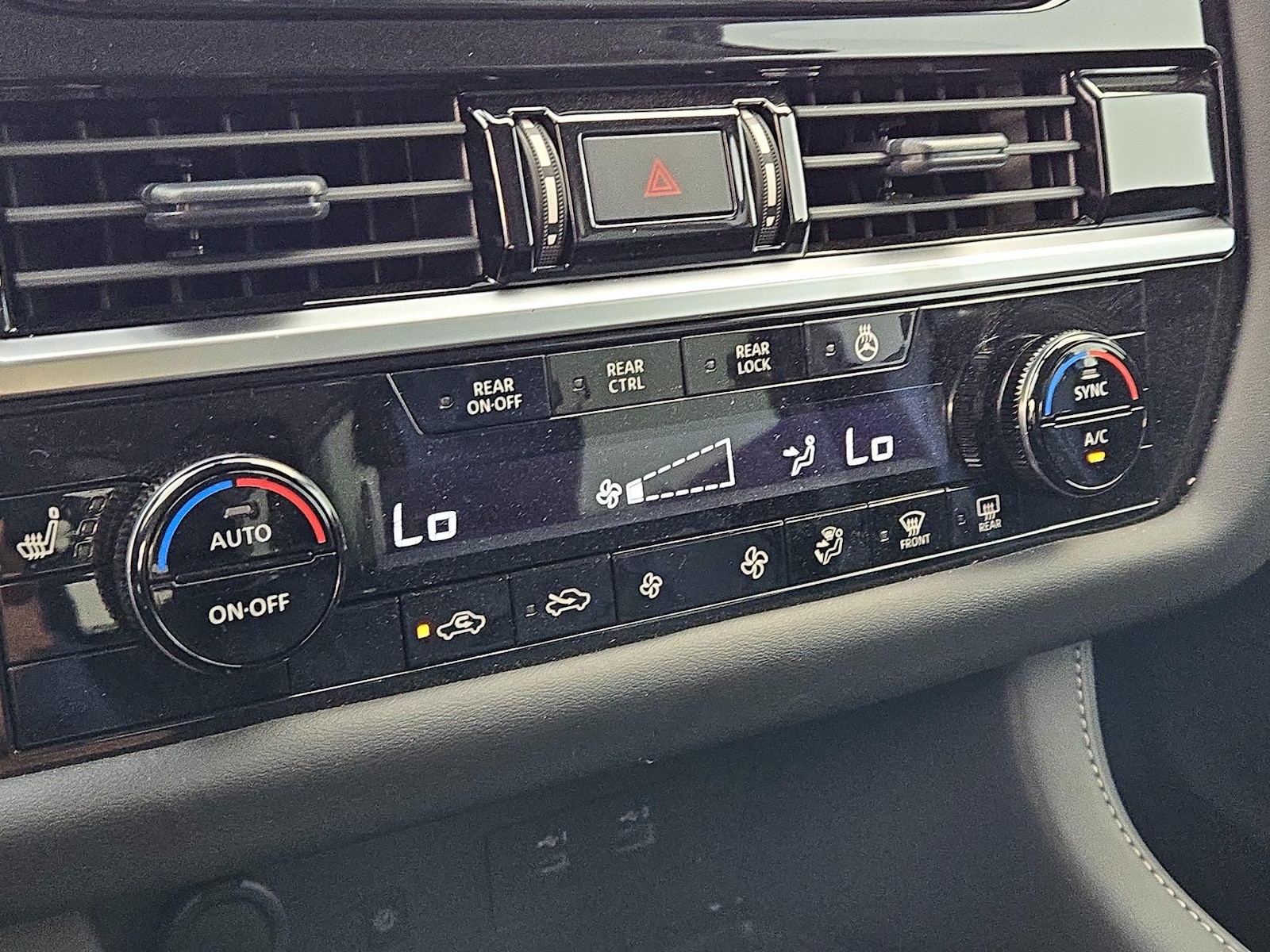 2025 Nissan Pathfinder SL - Photo 18