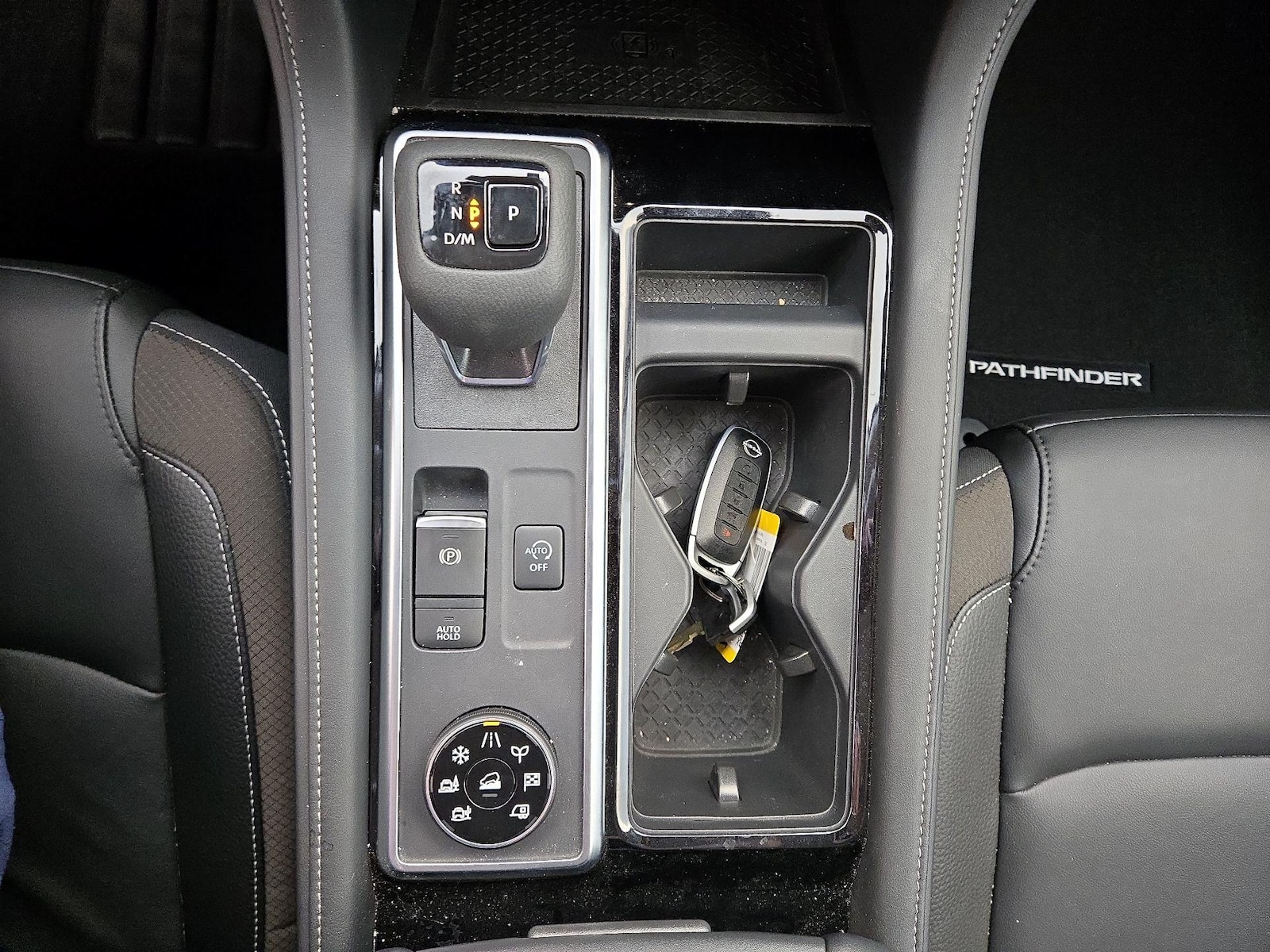 2025 Nissan Pathfinder SL - Photo 19