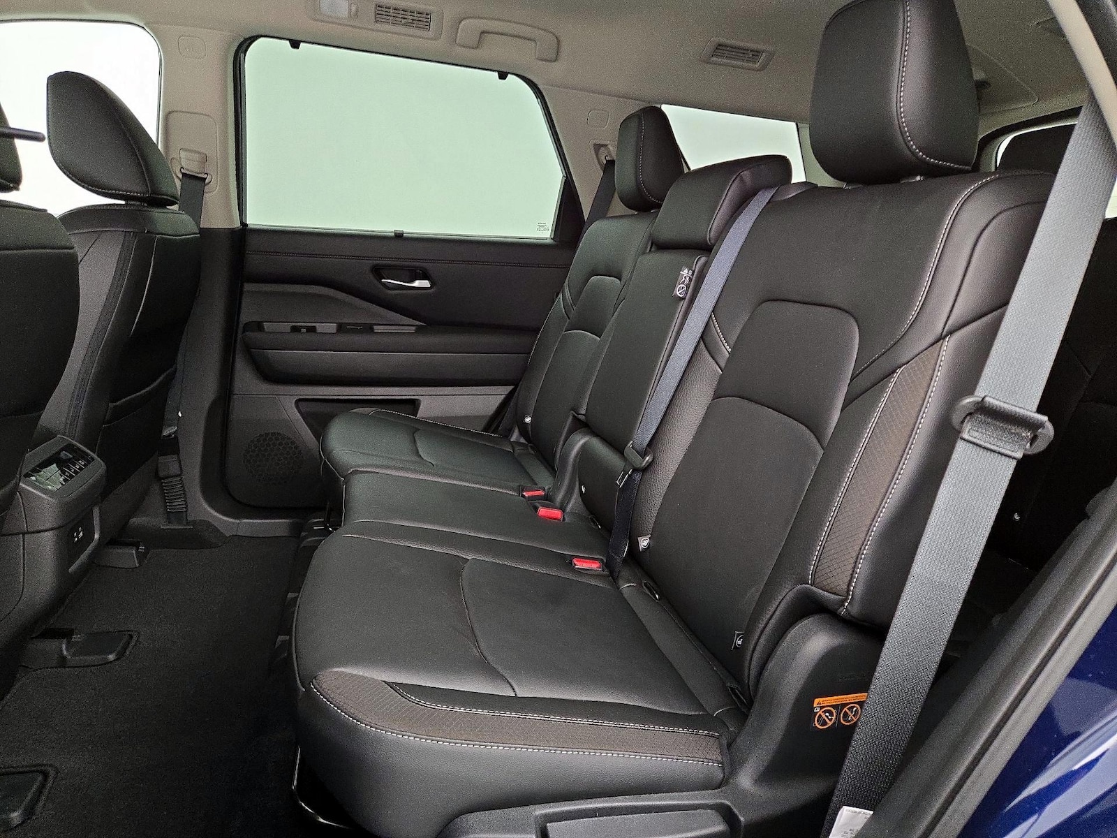 2025 Nissan Pathfinder SL - Photo 21