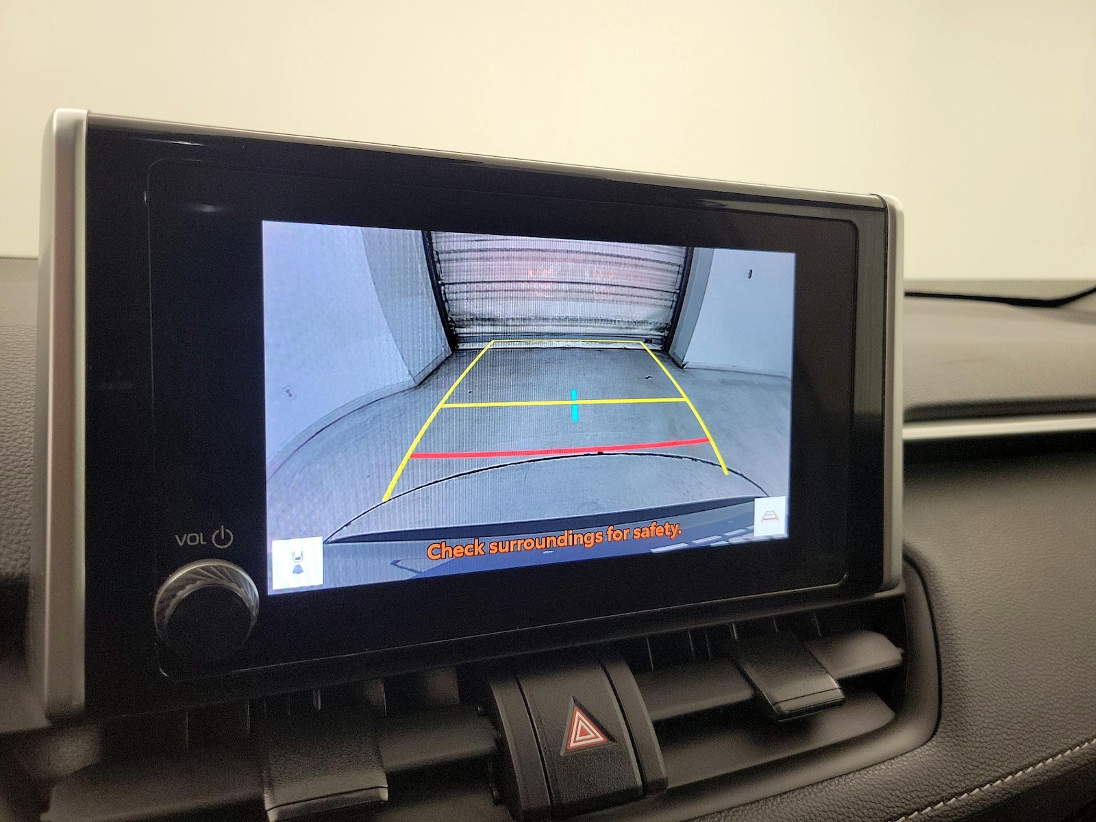2025 Toyota RAV4 XLE - Photo 15