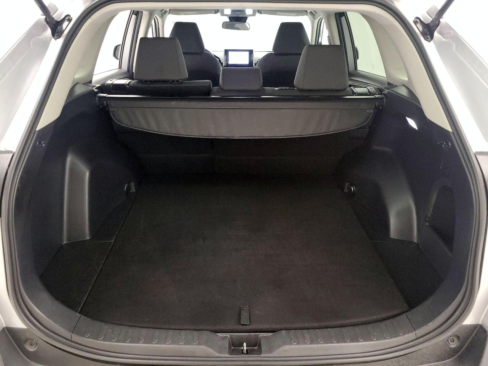 2025 Toyota RAV4 XLE - Photo 21