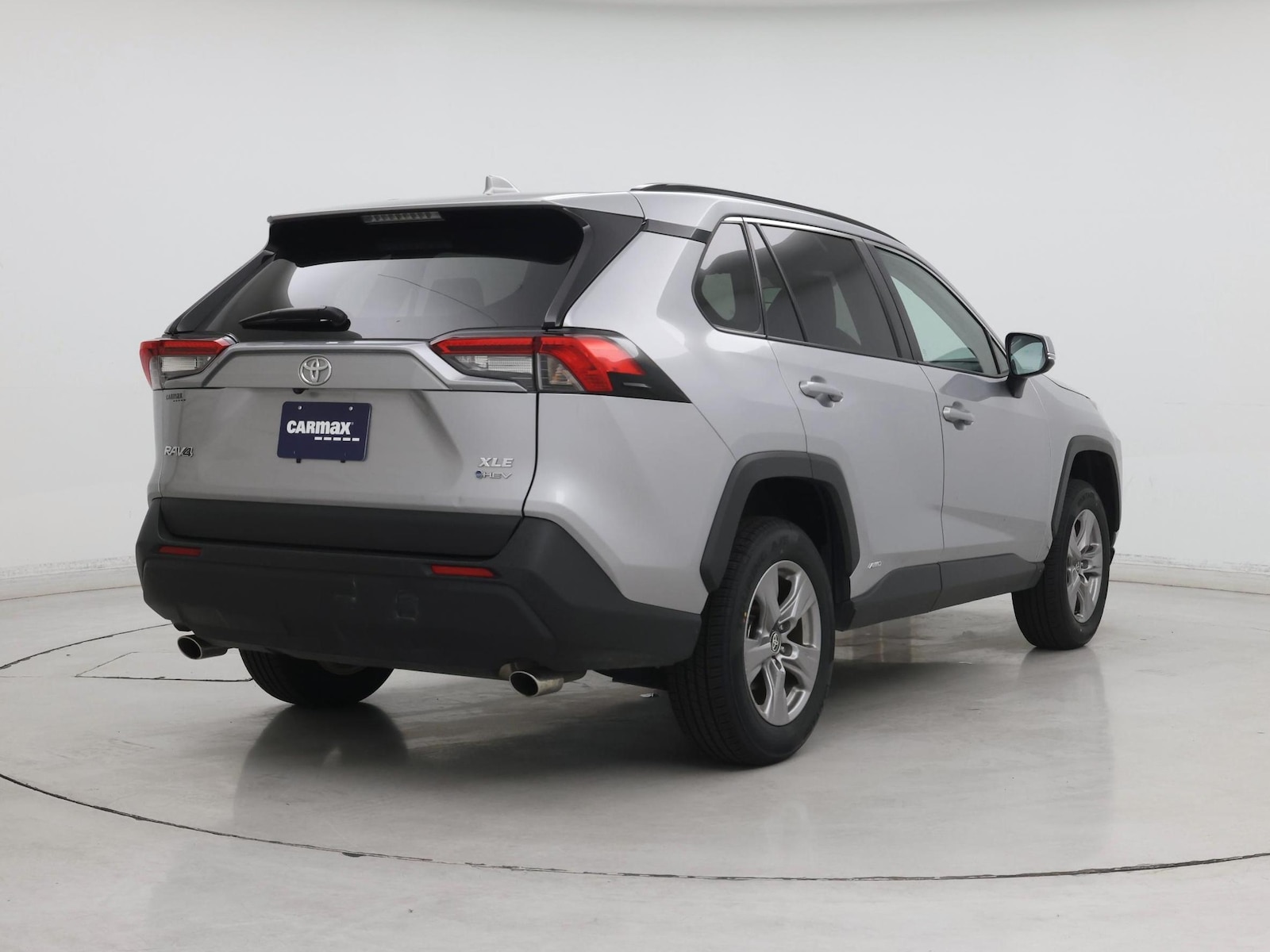 2025 Toyota RAV4 XLE - Photo 9