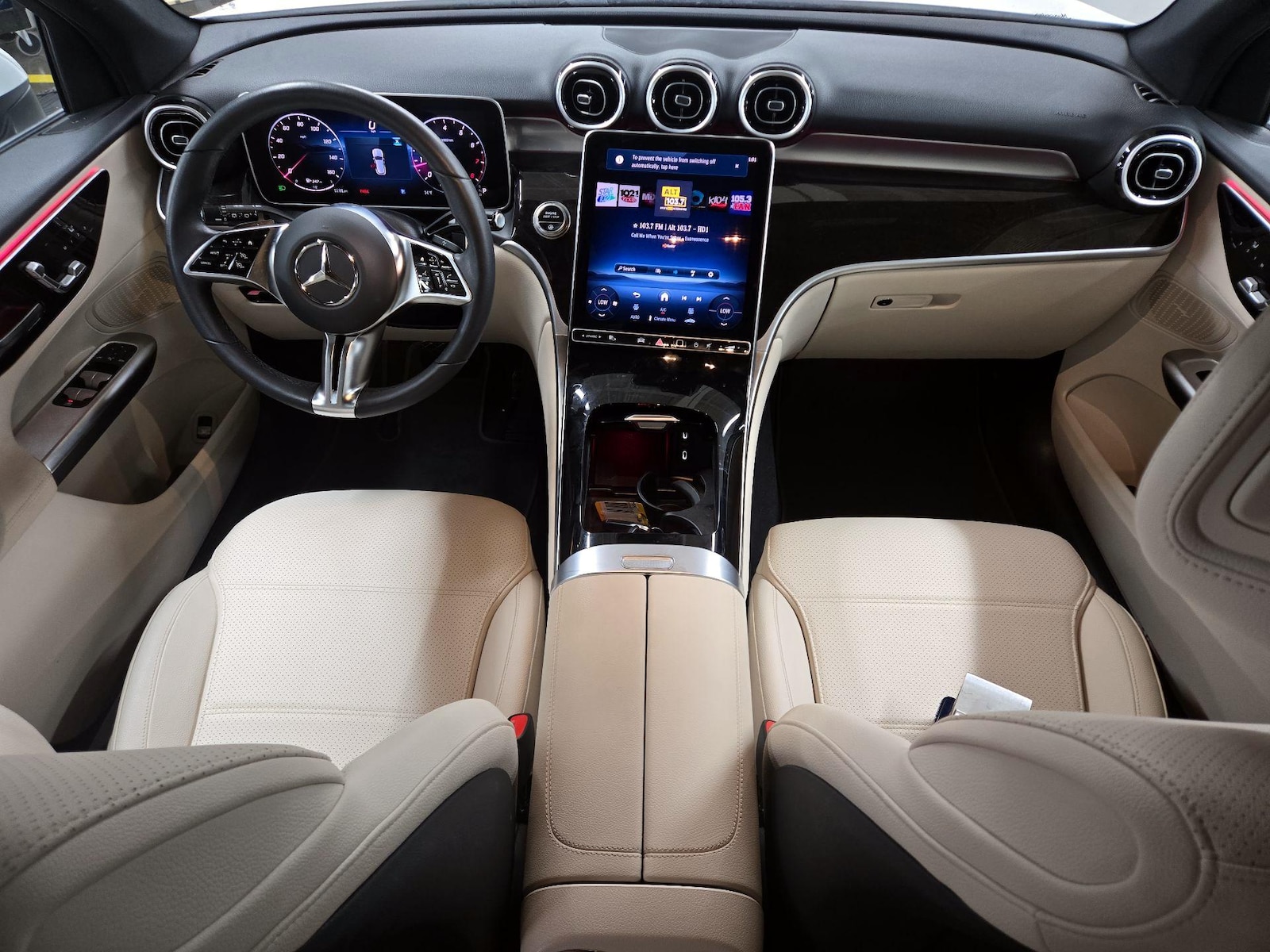 2025 Mercedes-Benz GLC Base - Photo 10