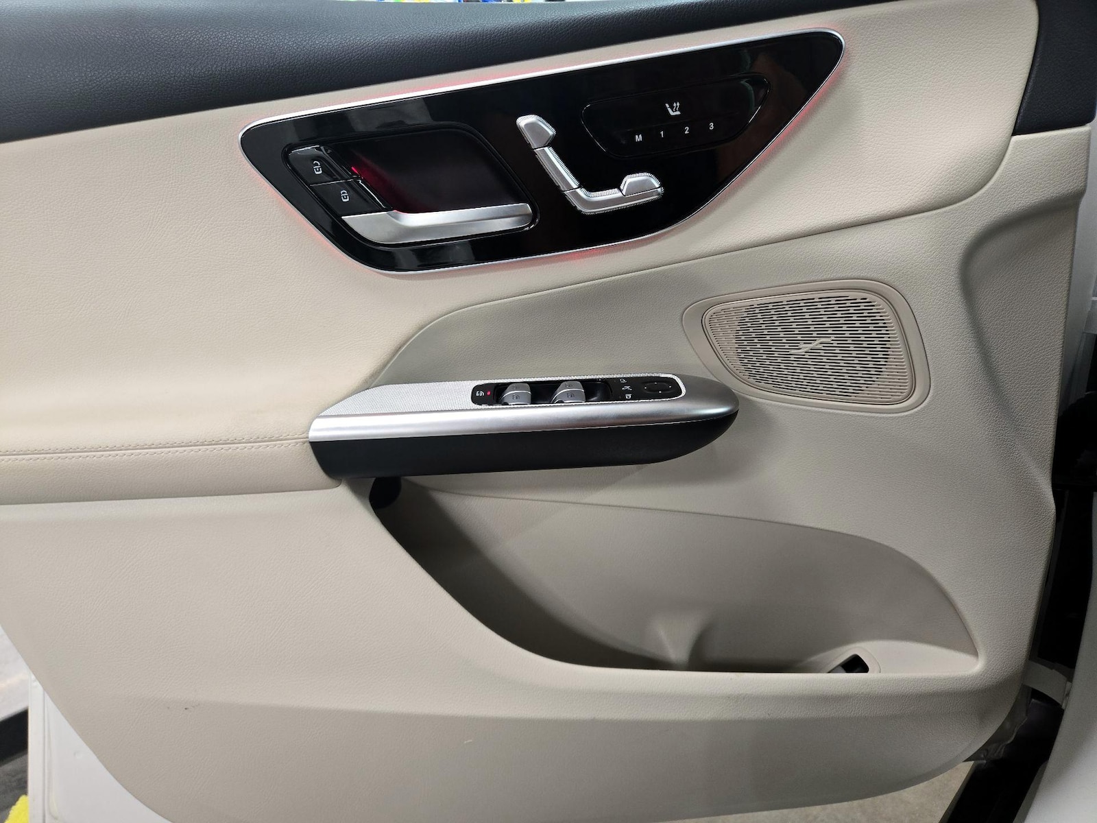 2025 Mercedes-Benz GLC Base - Photo 13