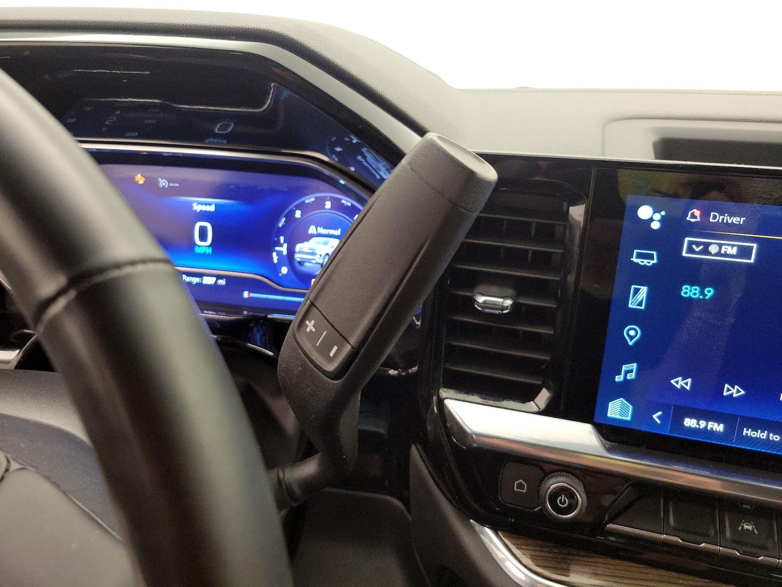 2023 Chevrolet Silverado 1500 LT - Photo 18