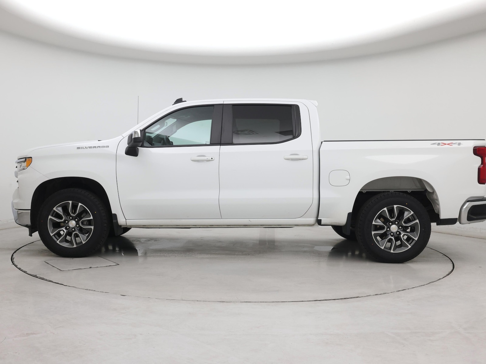 2023 Chevrolet Silverado 1500 LT - Photo 4