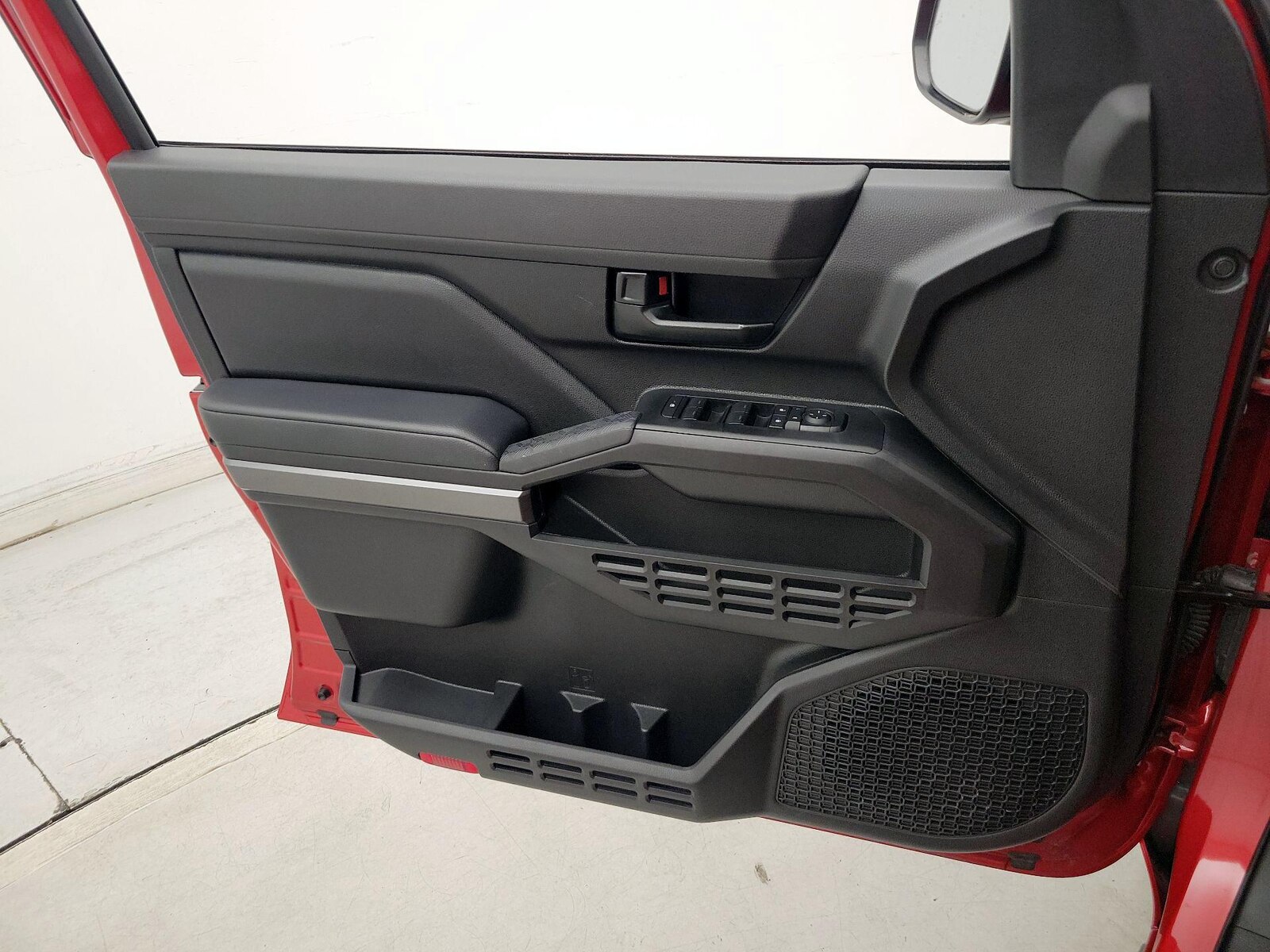 2025 Toyota Tacoma SR5 - Photo 13