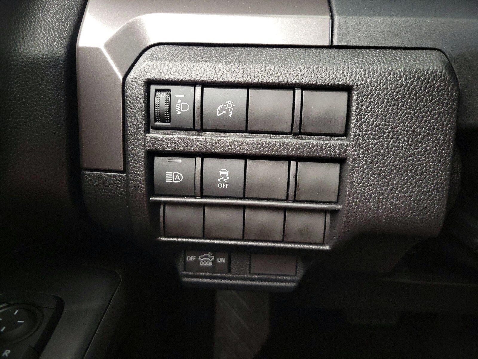 2025 Toyota Tacoma SR5 - Photo 14