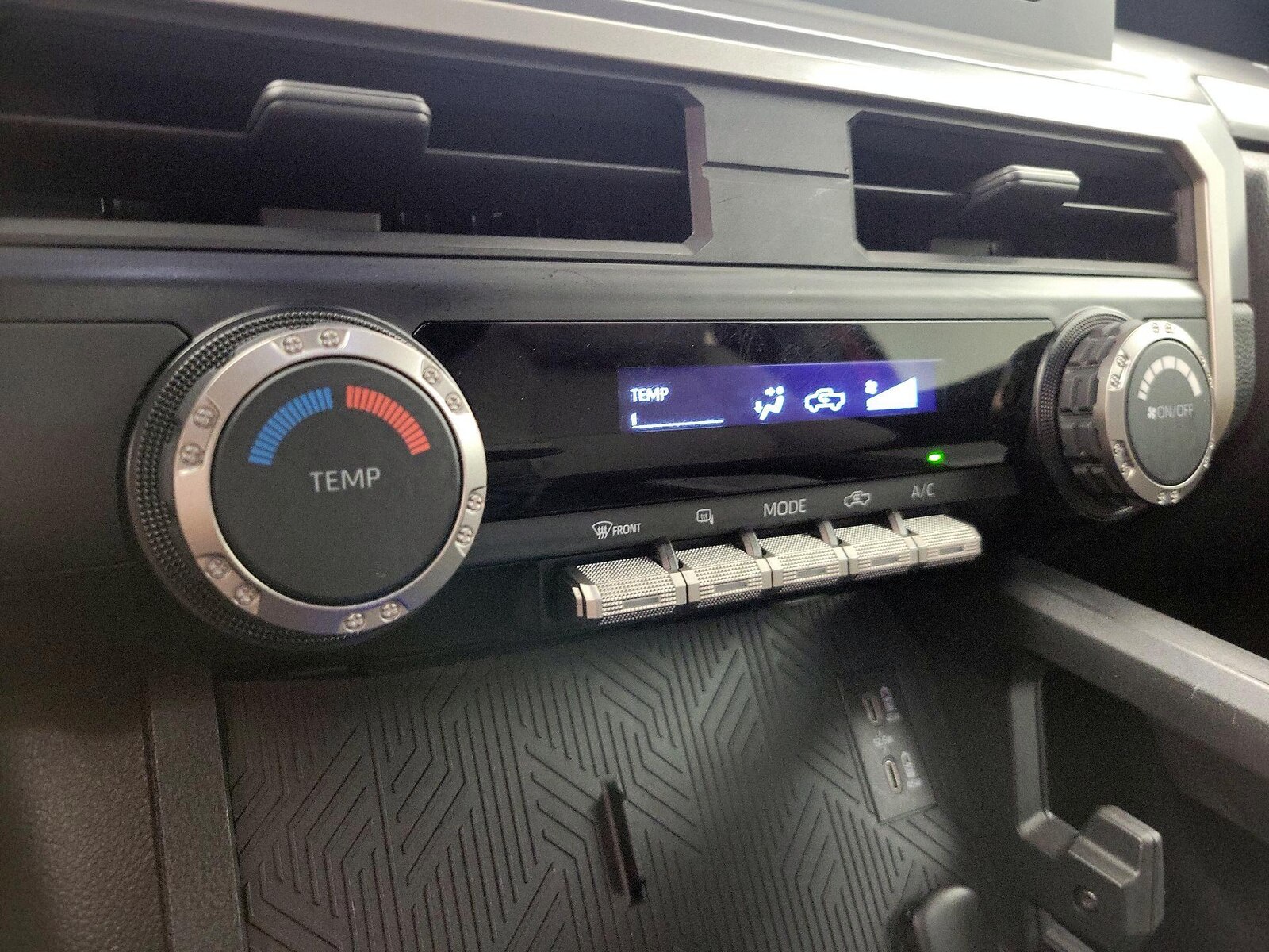 2025 Toyota Tacoma SR5 - Photo 17