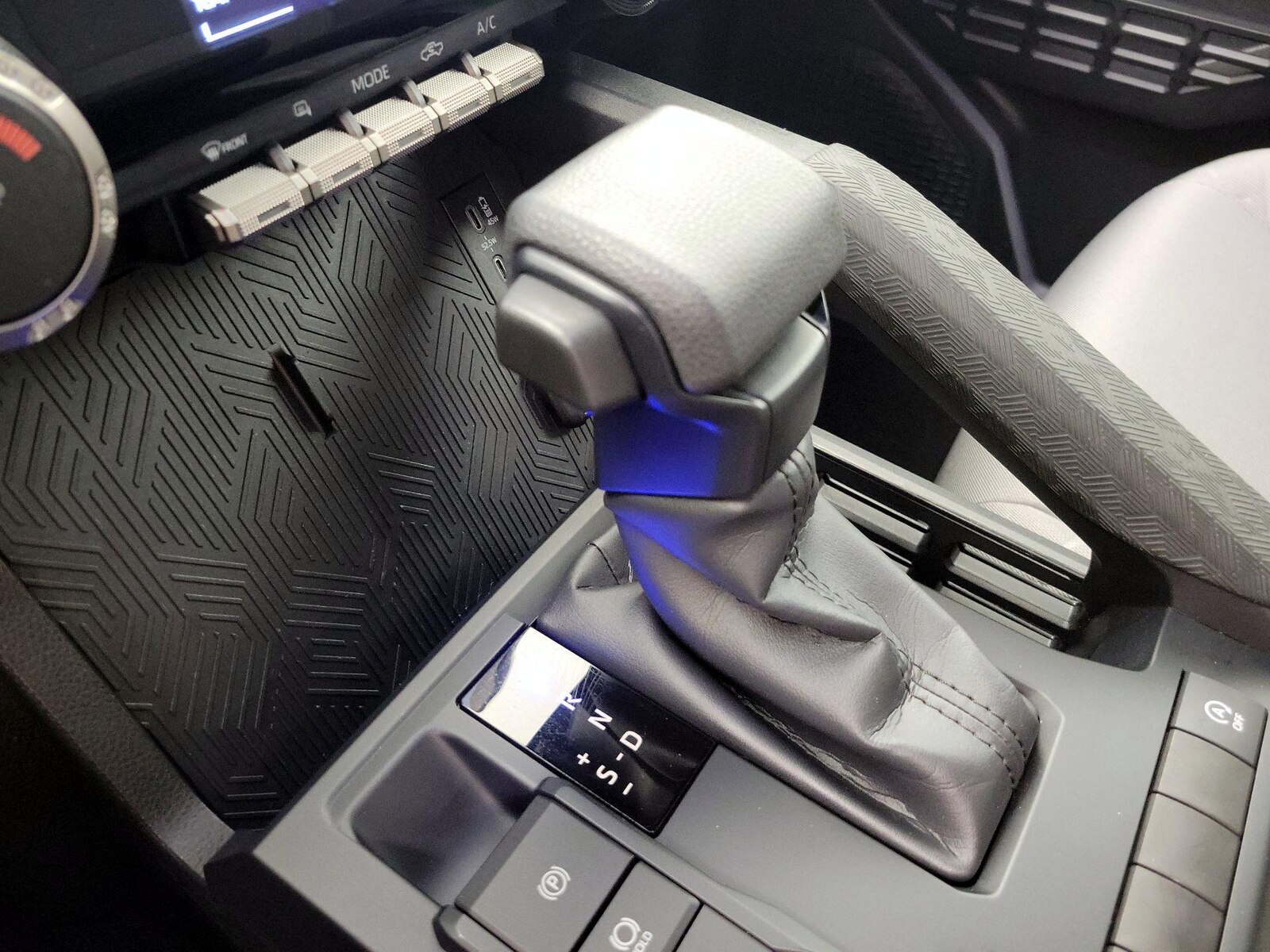 2025 Toyota Tacoma SR5 - Photo 18