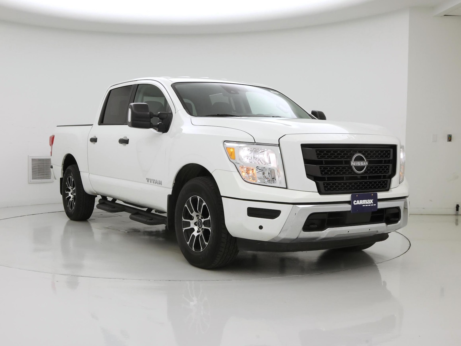 2024 Nissan Titan SV - Photo 2