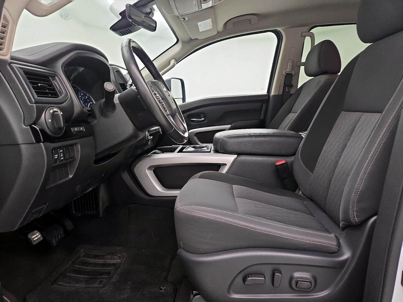 2024 Nissan Titan SV - Photo 12