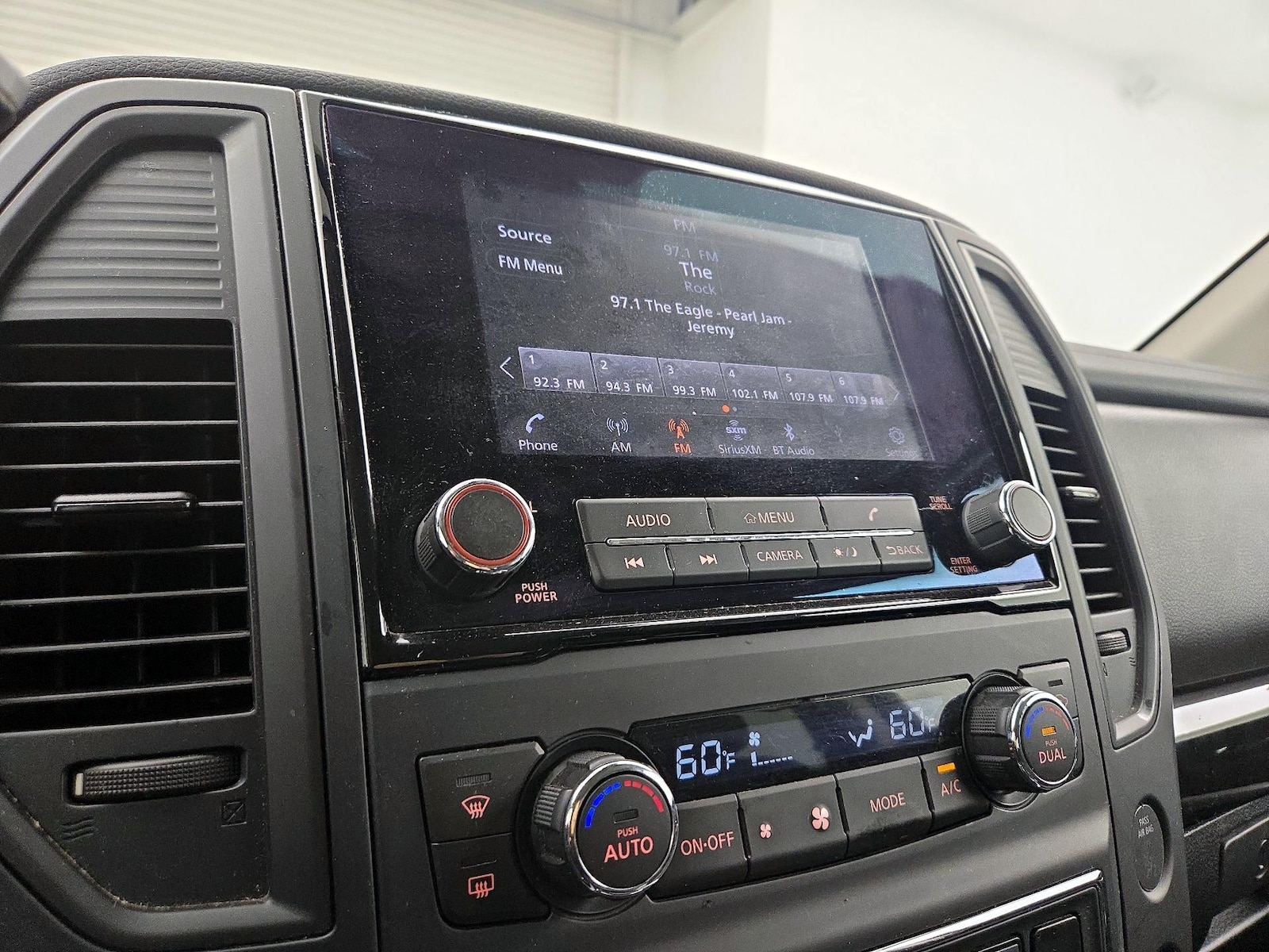2024 Nissan Titan SV - Photo 17