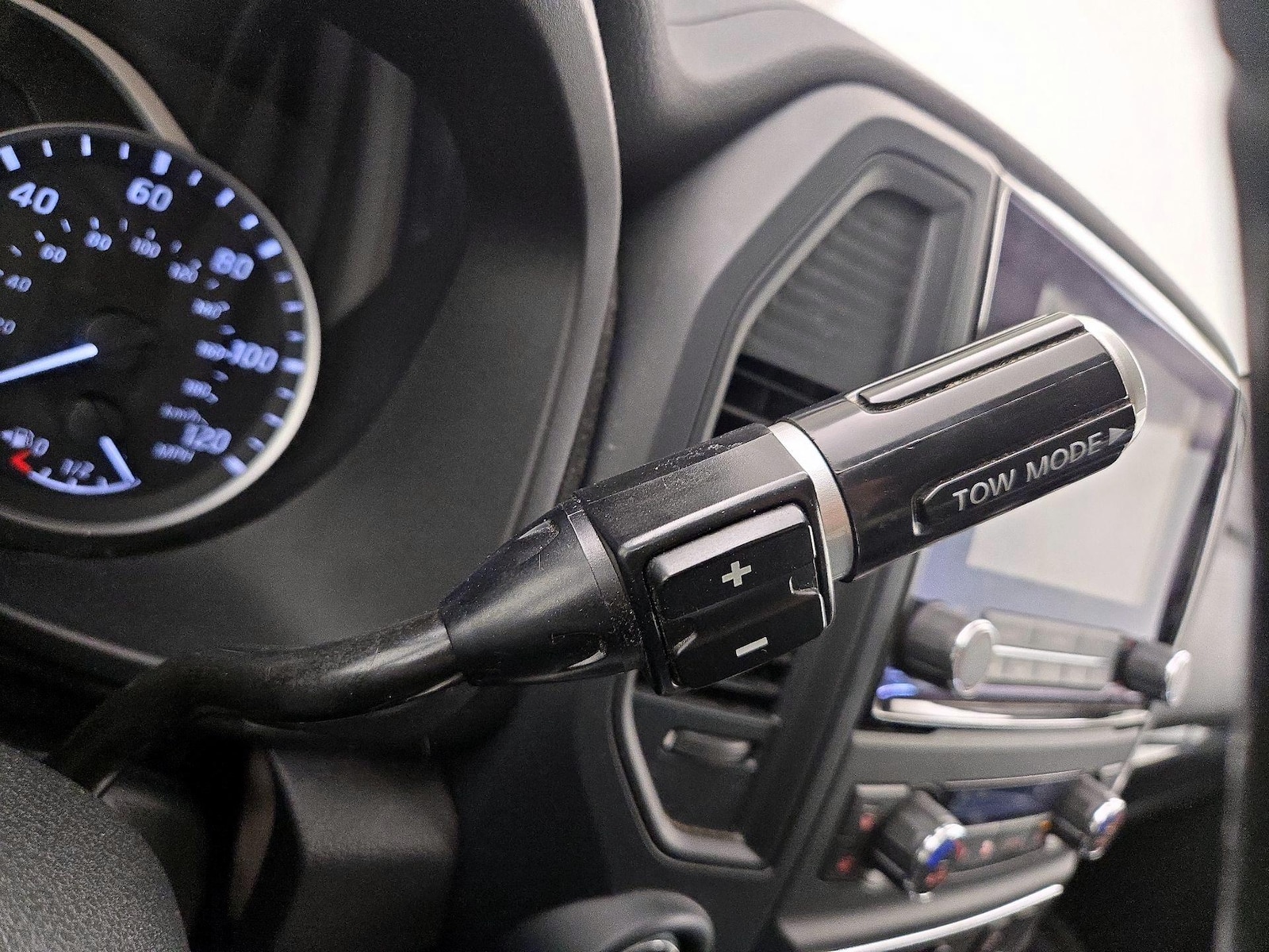 2024 Nissan Titan SV - Photo 18