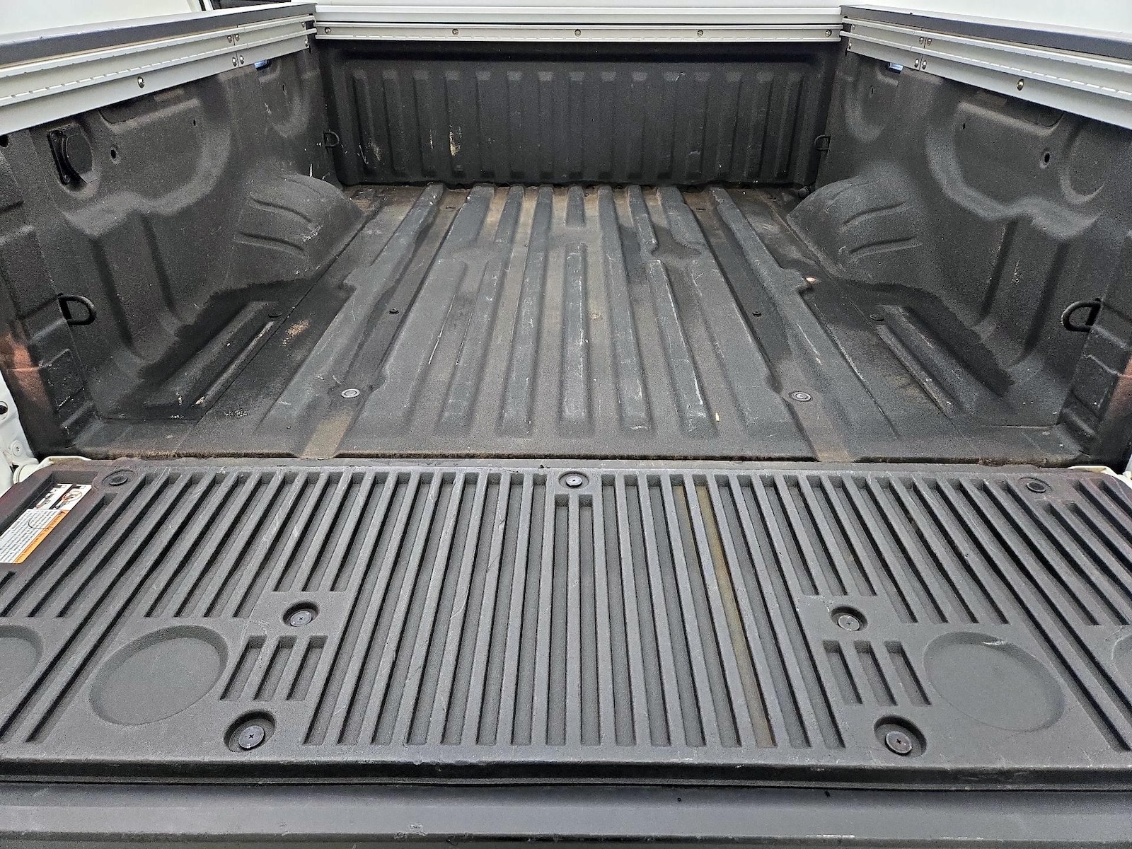 2024 Nissan Titan SV - Photo 21