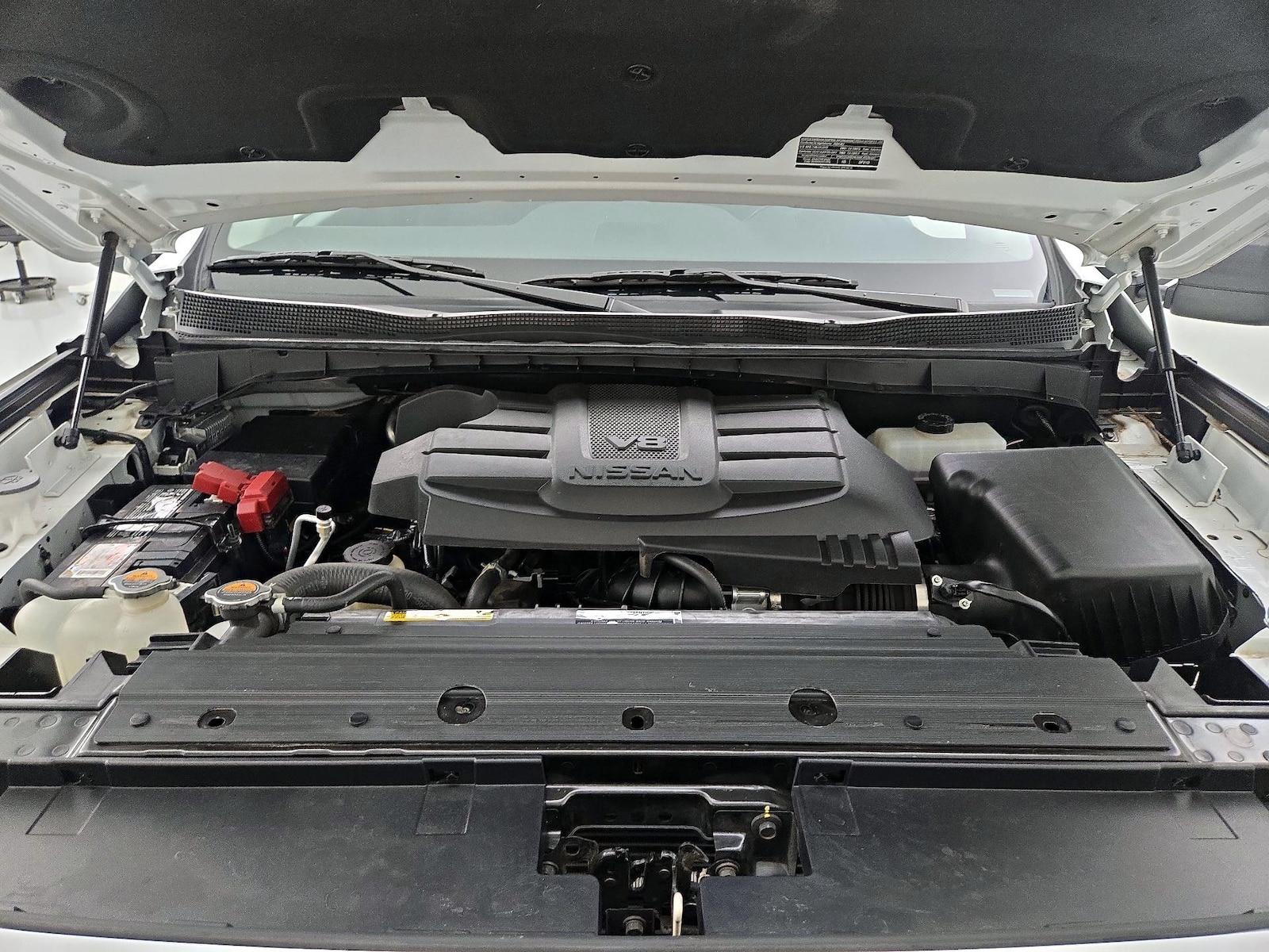 2024 Nissan Titan SV - Photo 22