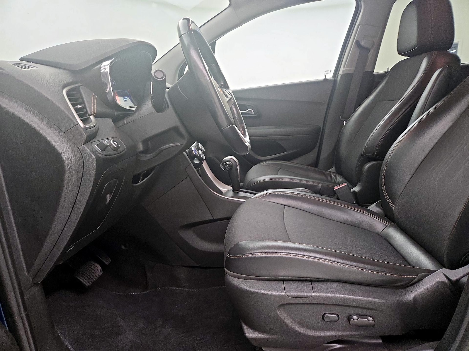 2020 Chevrolet Trax LT - Photo 12