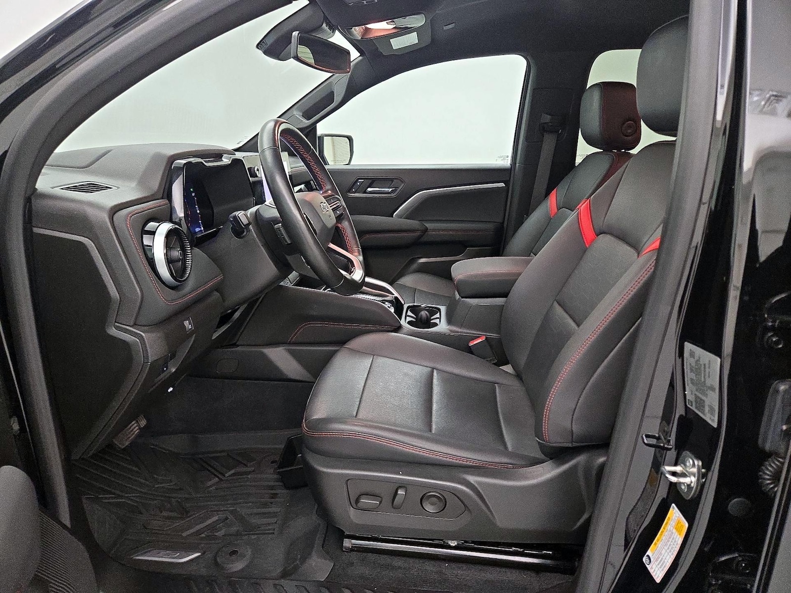 2023 Chevrolet Colorado Z71 - Photo 12