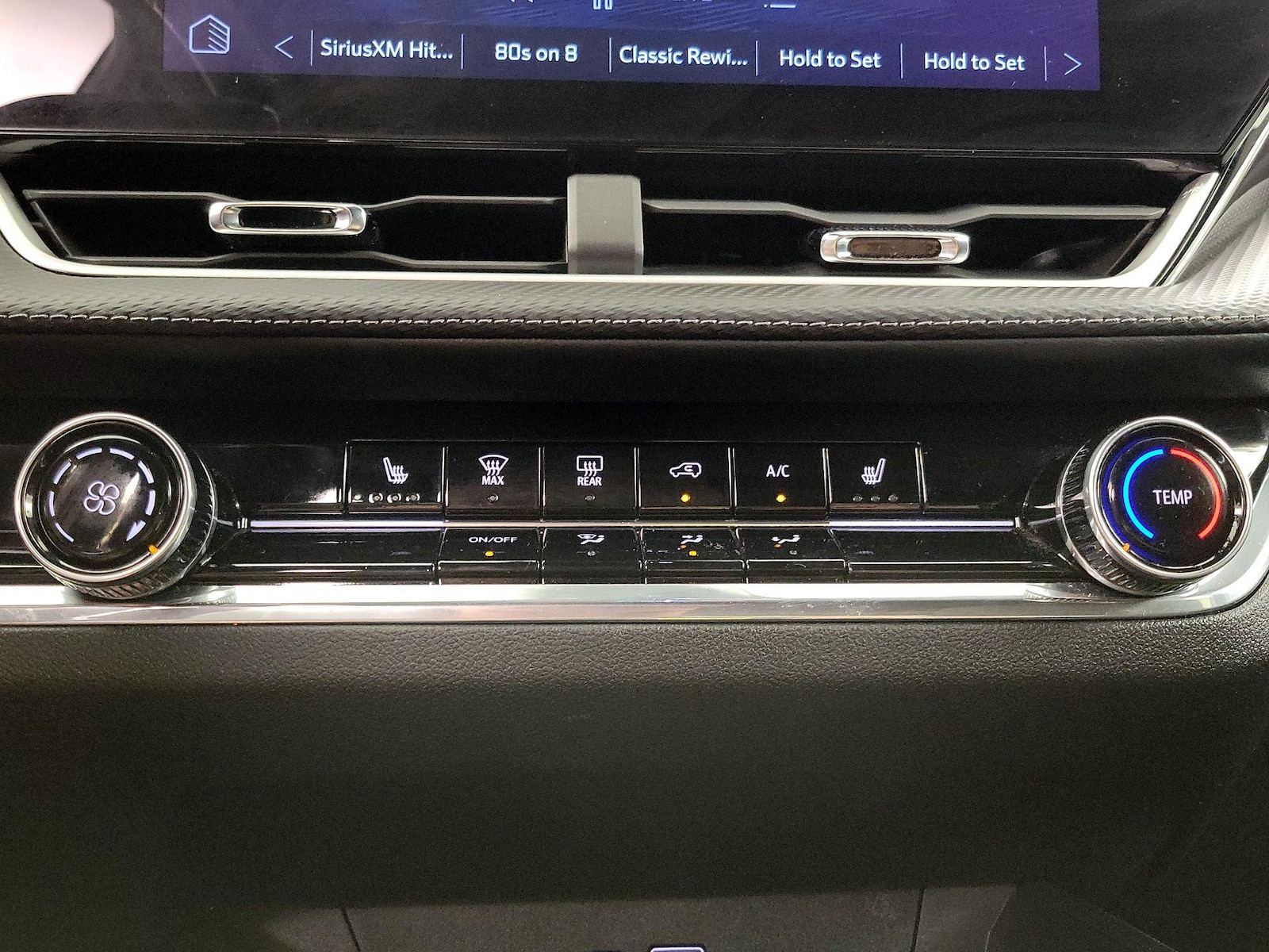 2025 Chevrolet Equinox LT - Photo 17