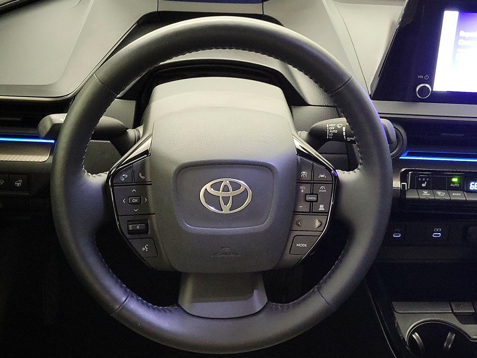 2024 Toyota Prius XLE - Photo 11