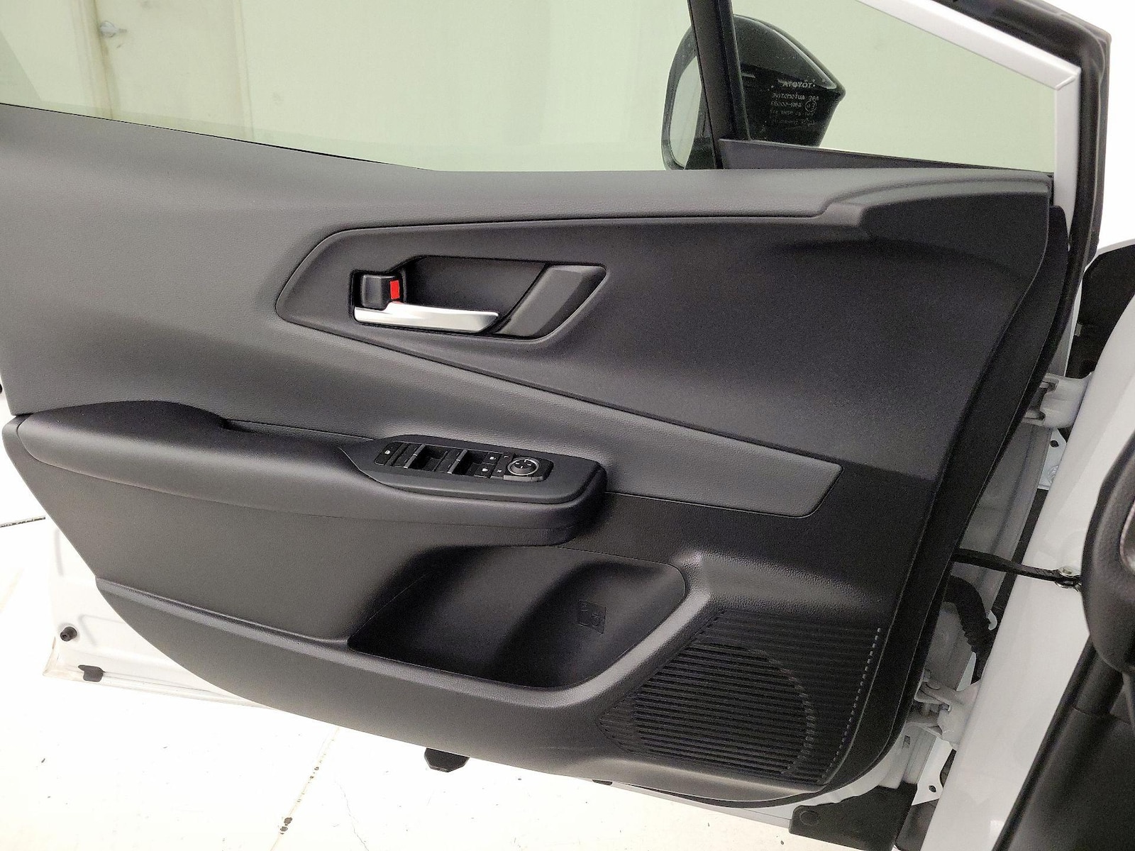 2024 Toyota Prius XLE - Photo 13