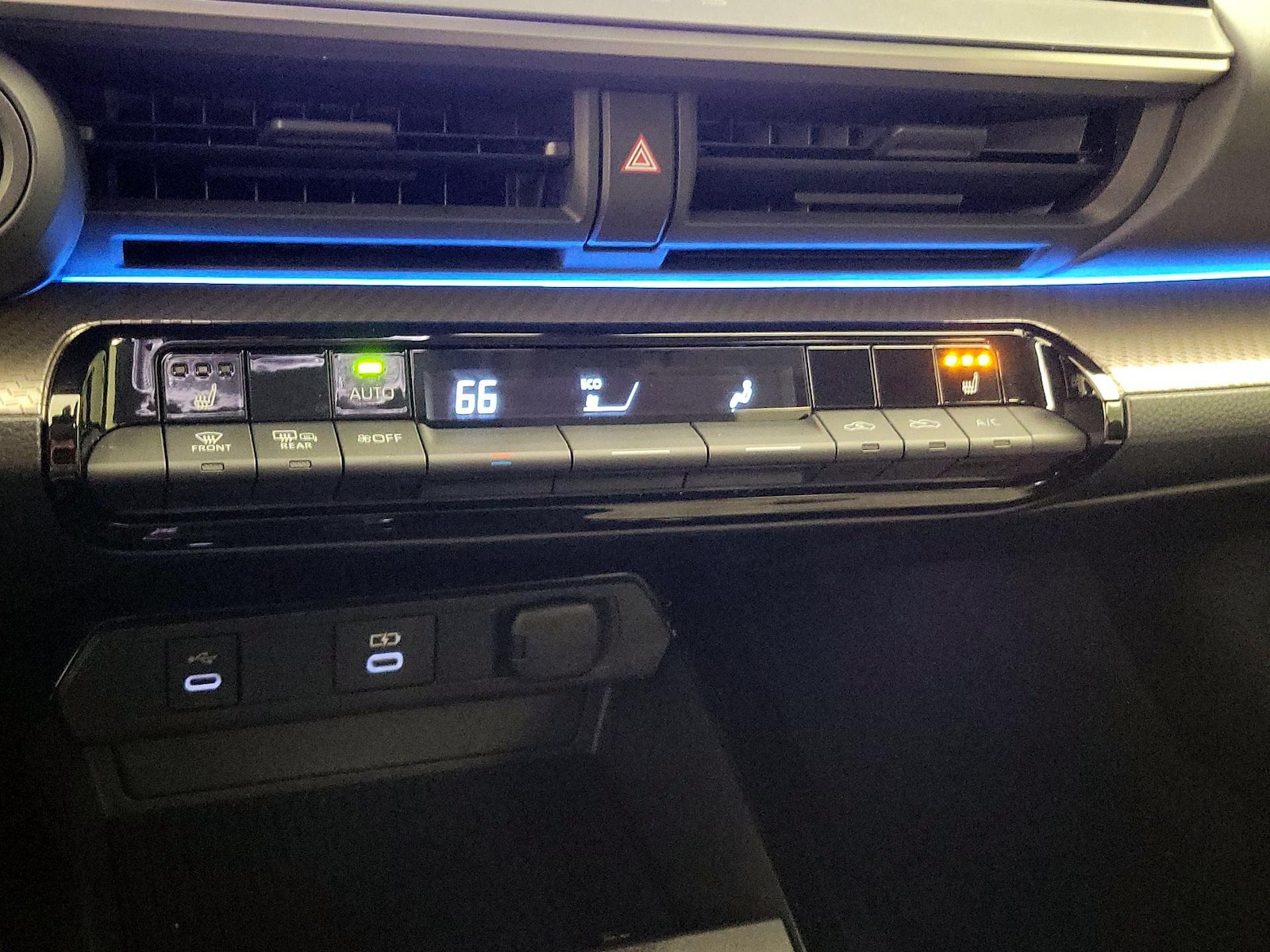 2024 Toyota Prius XLE - Photo 17