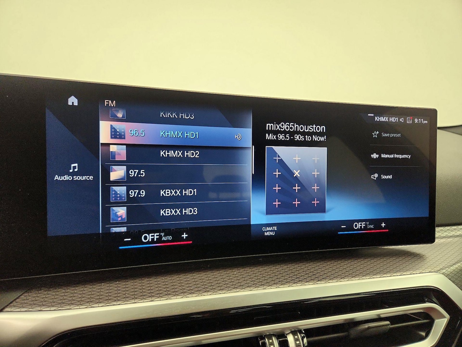 2024 BMW 3 Series 330i - Photo 17
