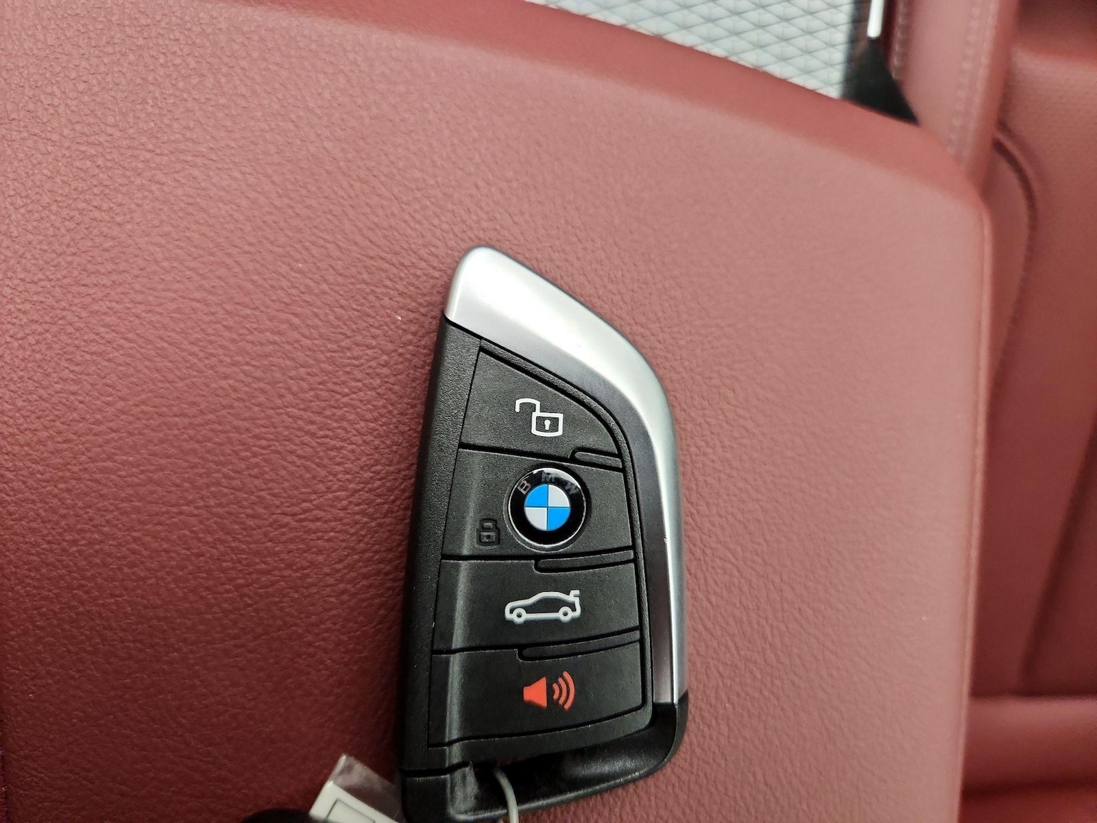 2024 BMW 3 Series 330i - Photo 25