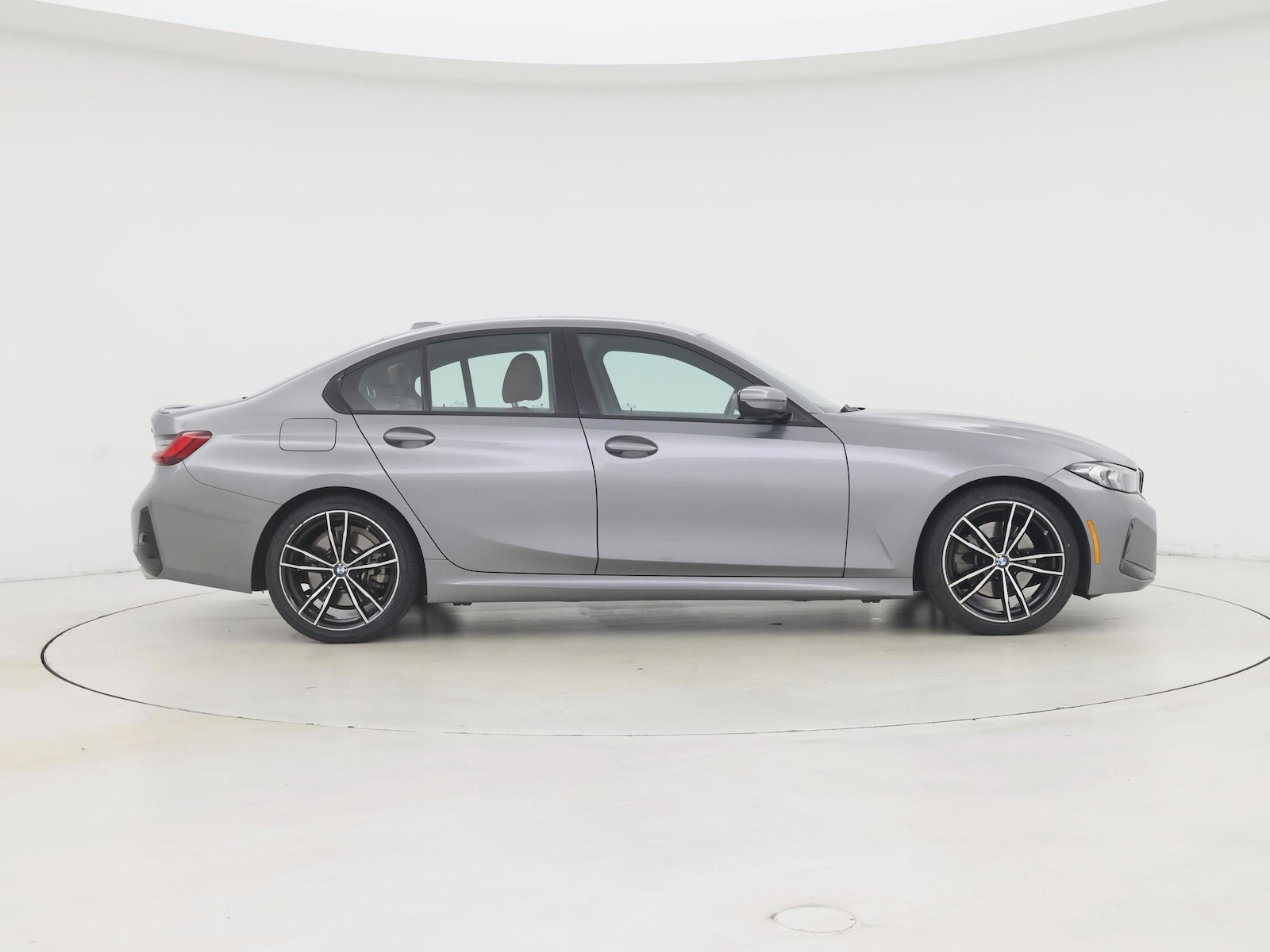 2024 BMW 3 Series 330i - Photo 8