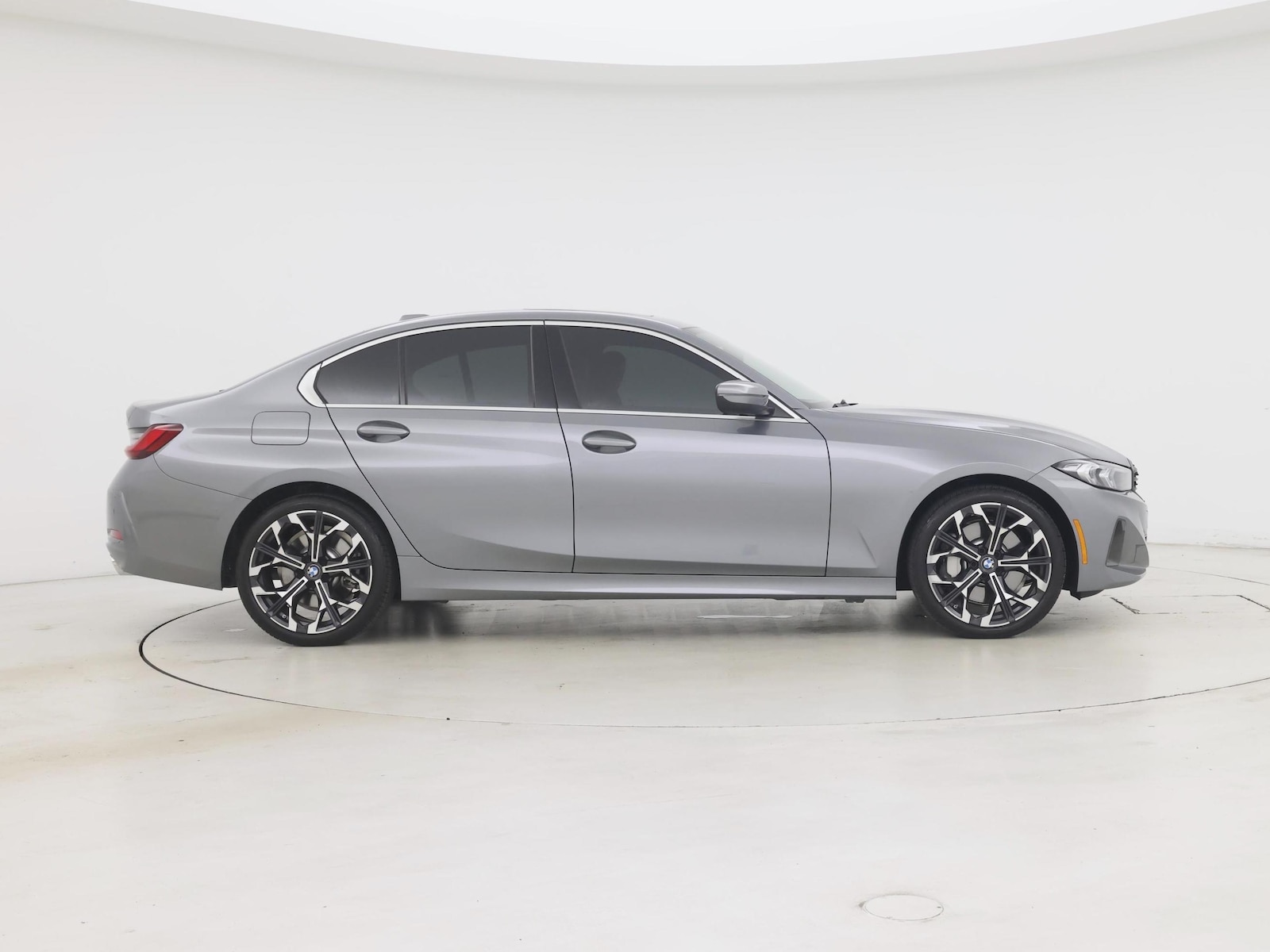 2026 BMW 3 Series 330i - Photo 8