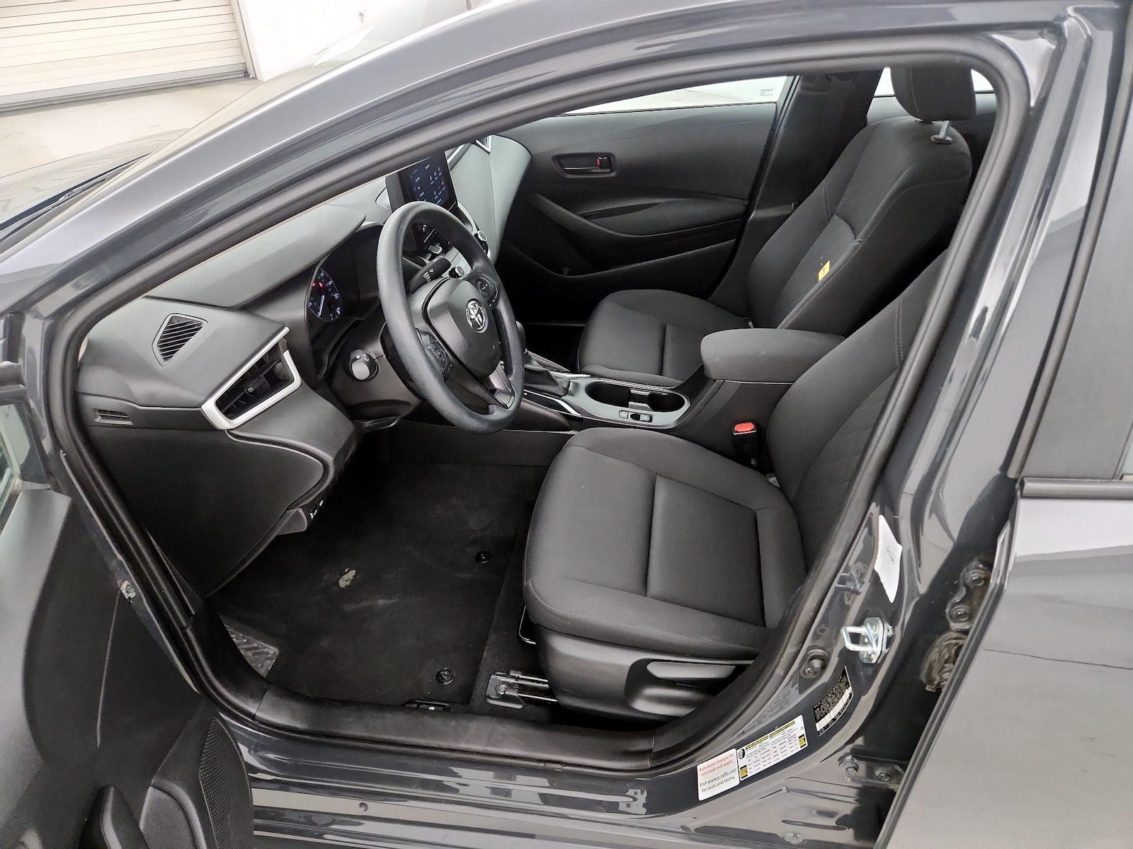 2025 Toyota Corolla LE - Photo 12