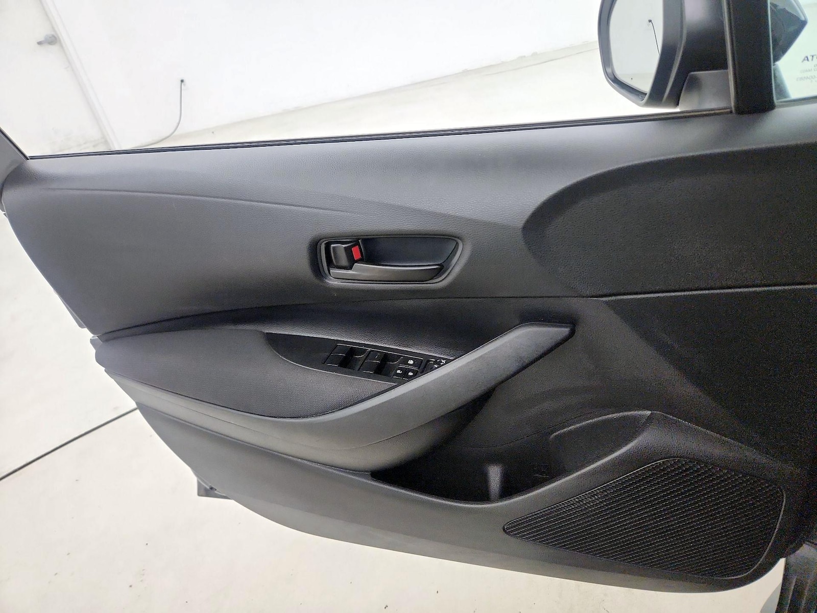2025 Toyota Corolla LE - Photo 13