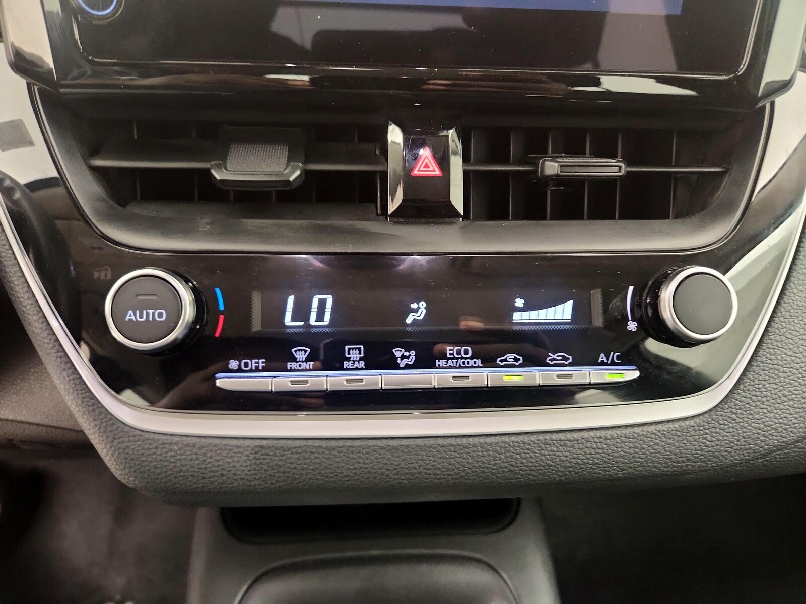 2025 Toyota Corolla LE - Photo 17