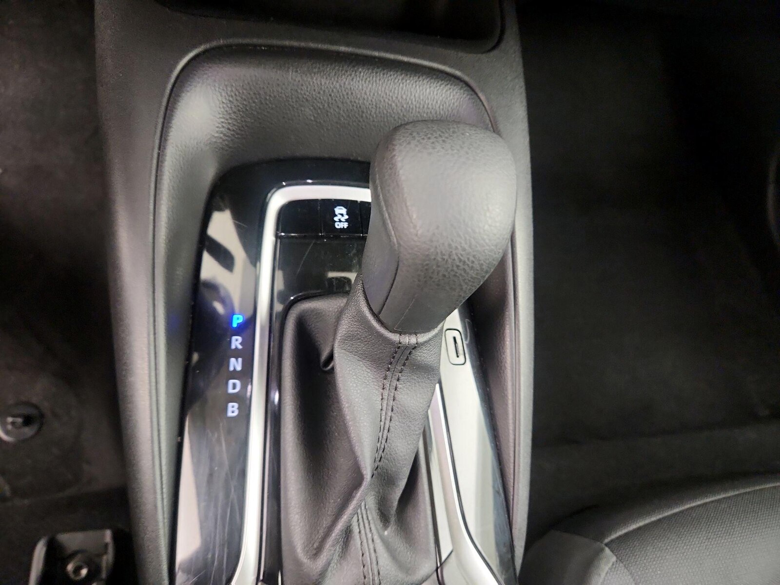 2025 Toyota Corolla LE - Photo 18