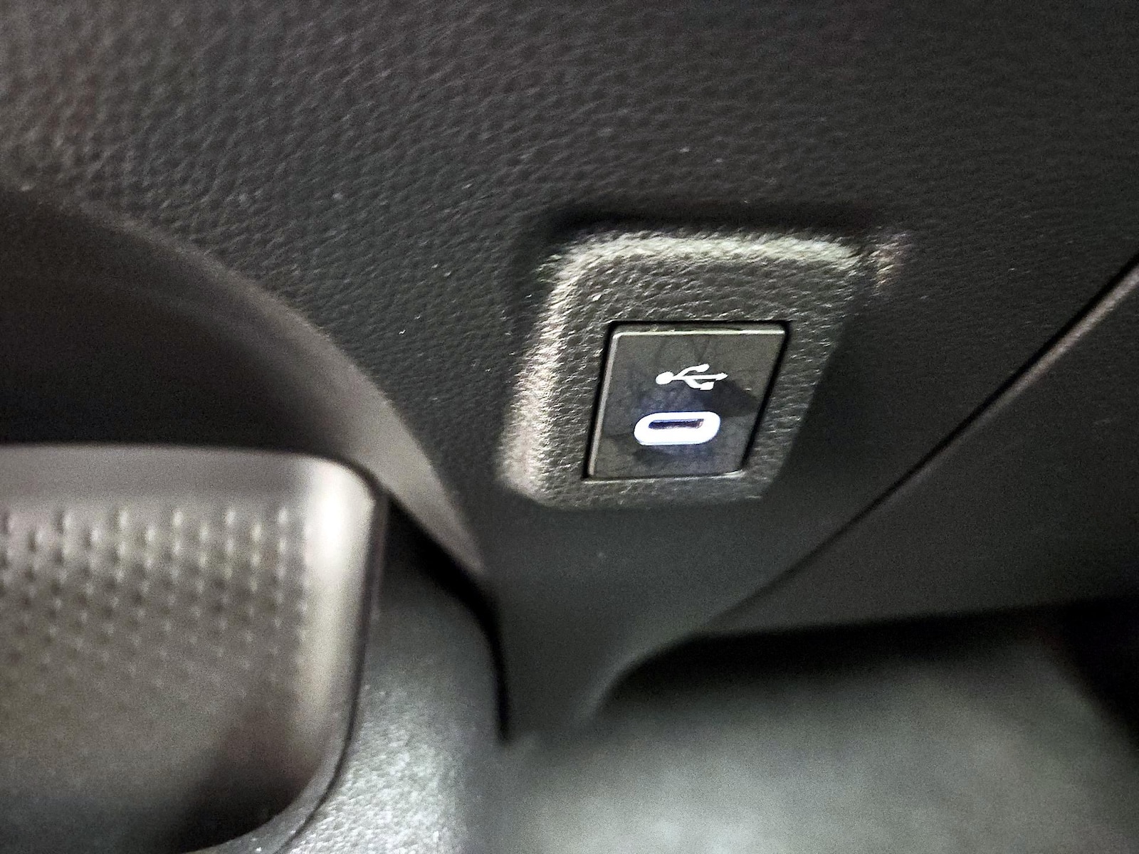 2025 Toyota Corolla LE - Photo 19