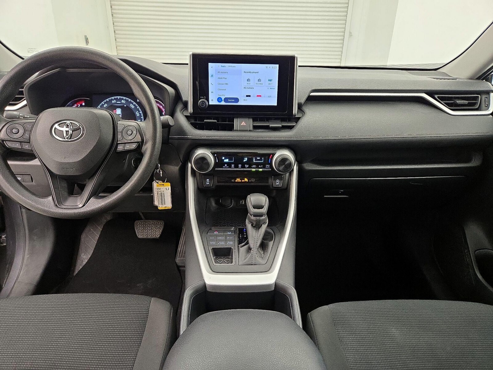 2025 Toyota RAV4 LE, photo 10