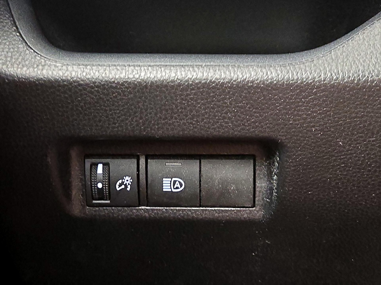 2025 Toyota RAV4 LE, photo 14