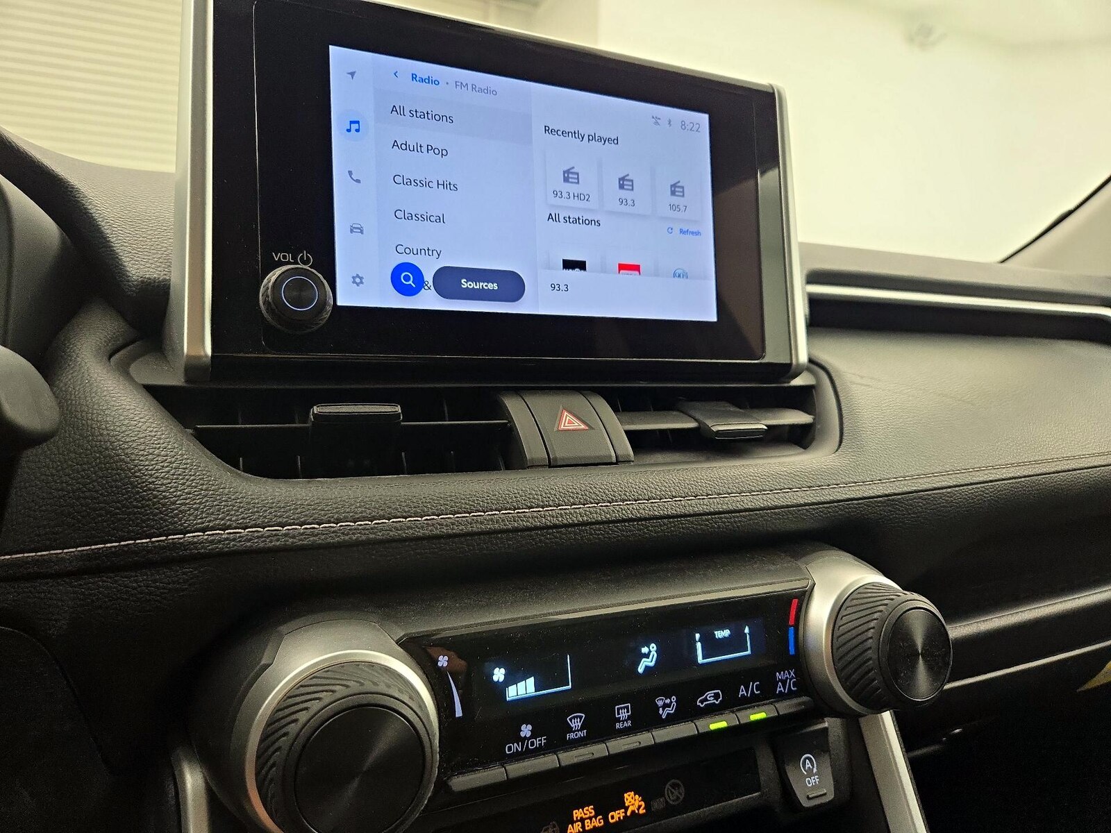 2025 Toyota RAV4 LE, photo 17