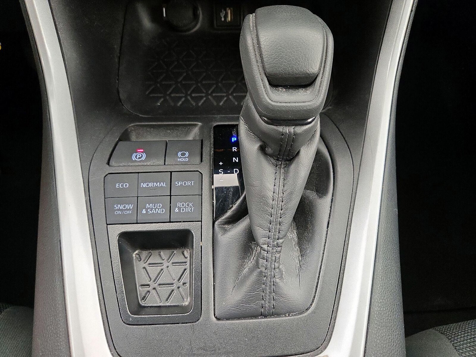 2025 Toyota RAV4 LE, photo 18