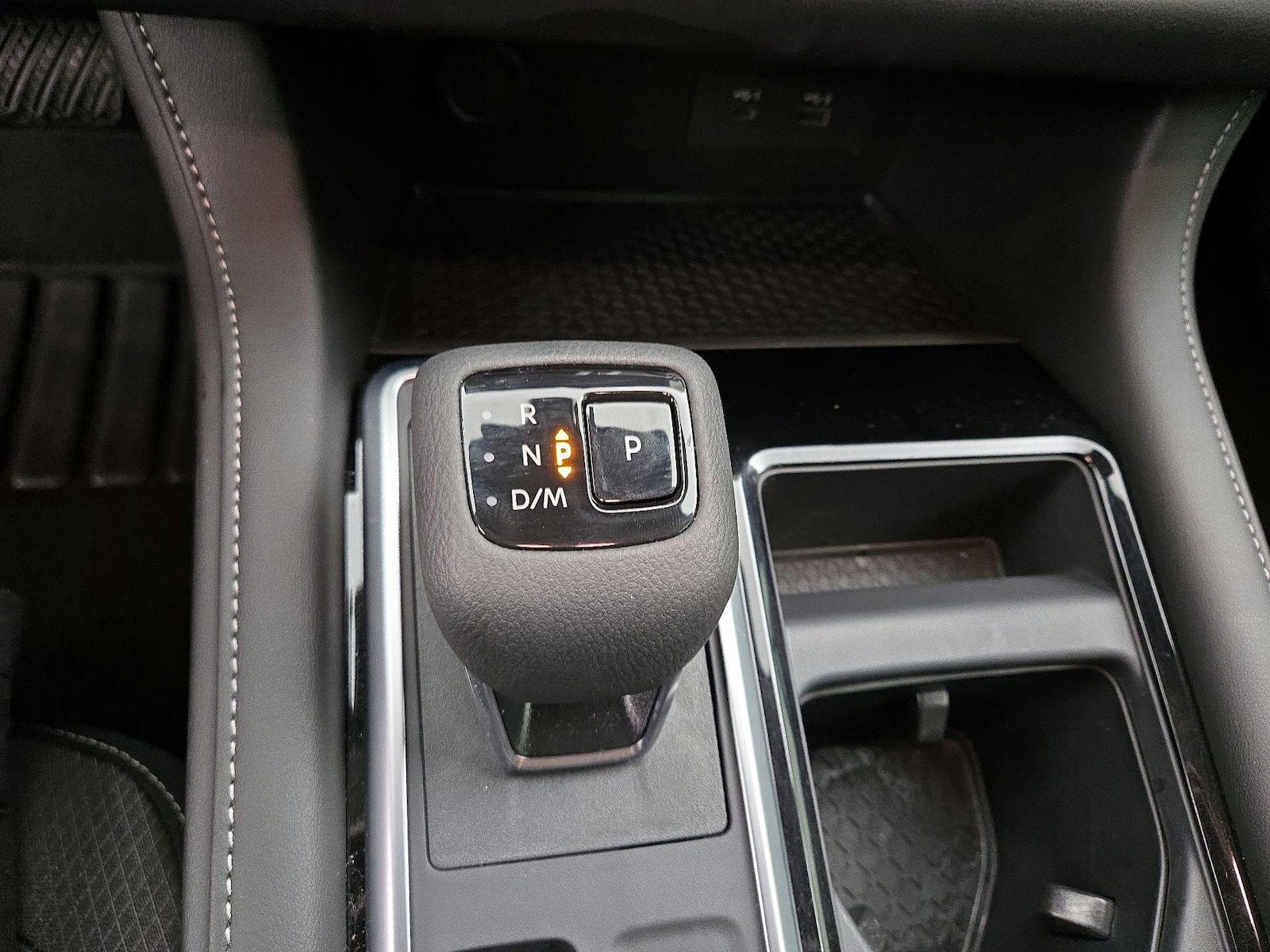 2025 Nissan Pathfinder SV - Photo 16