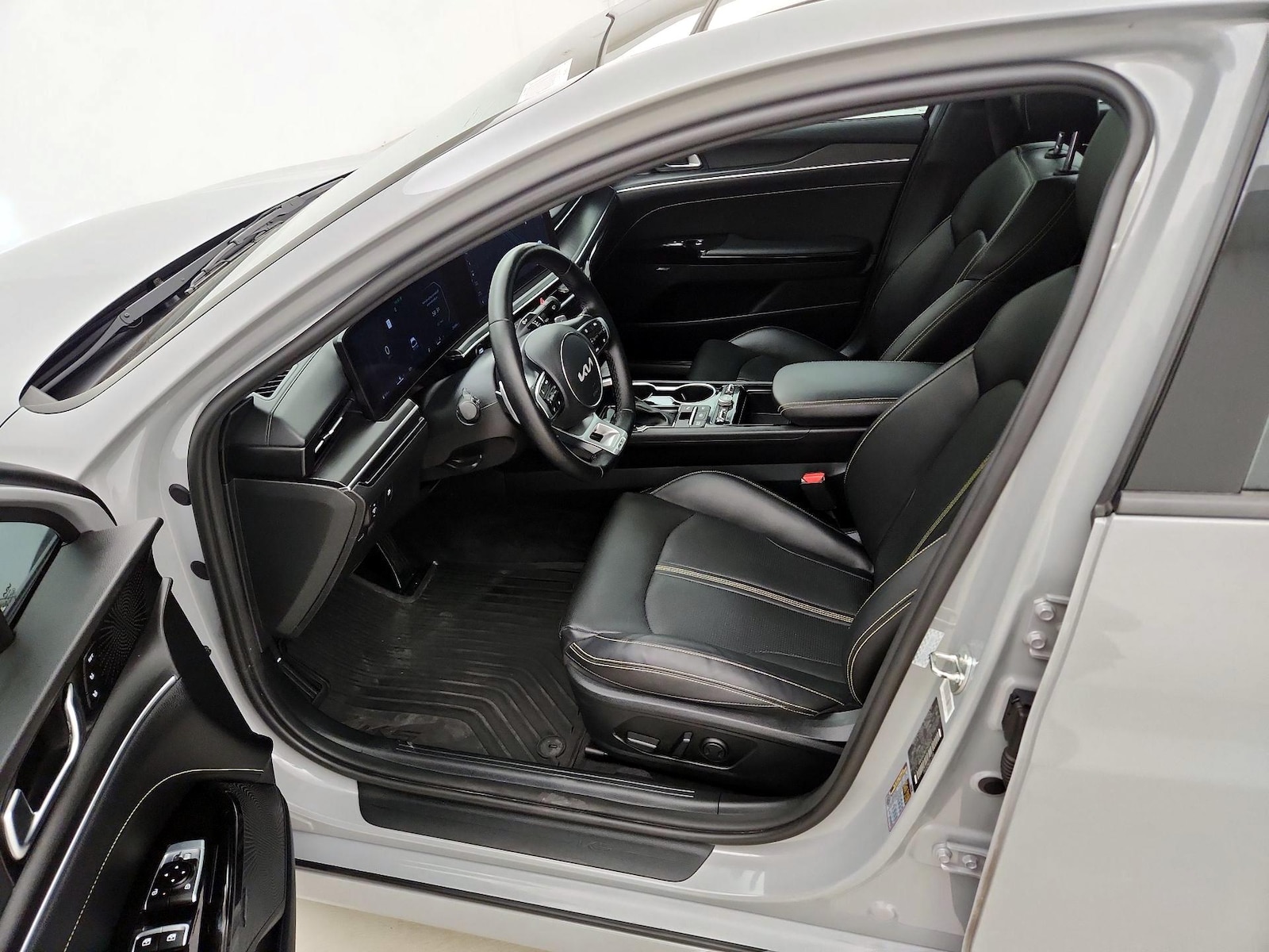2026 Kia K5 GT - Photo 12