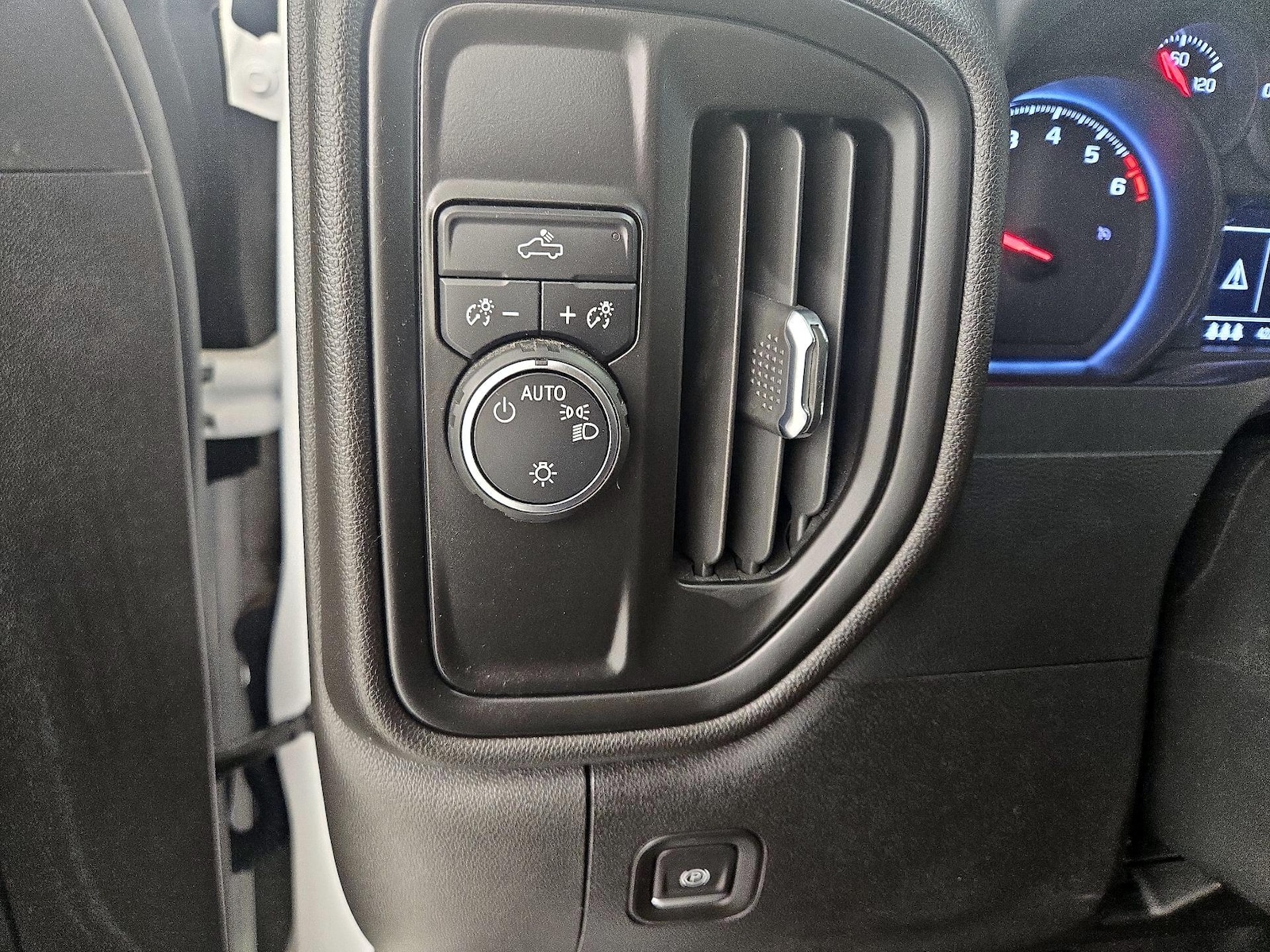 2024 Chevrolet Silverado 1500 Custom - Photo 12
