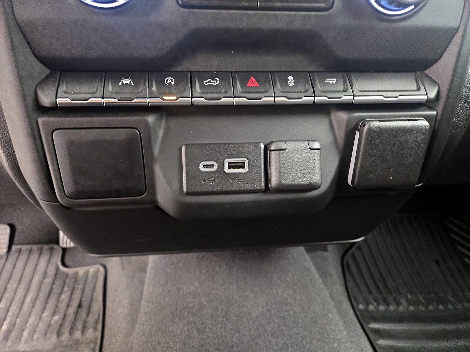 2024 Chevrolet Silverado 1500 Custom - Photo 17