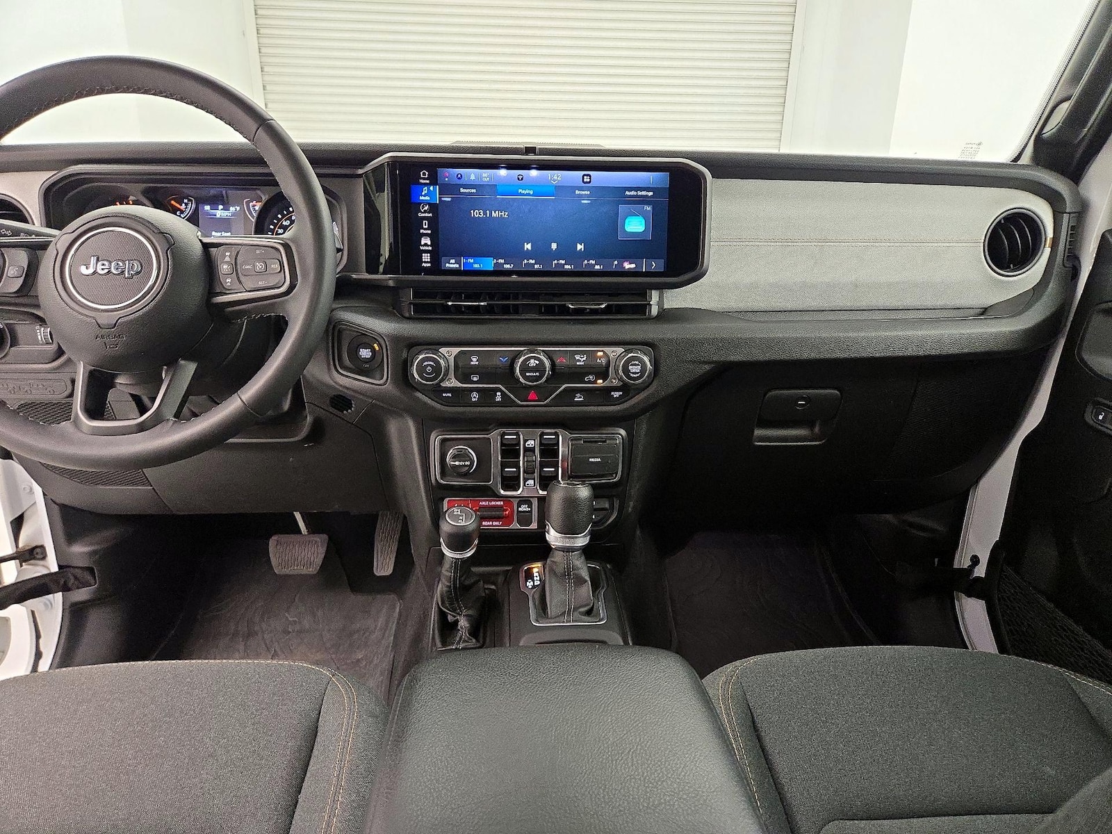 2025 Jeep Wrangler 4-Door Willys - Photo 10